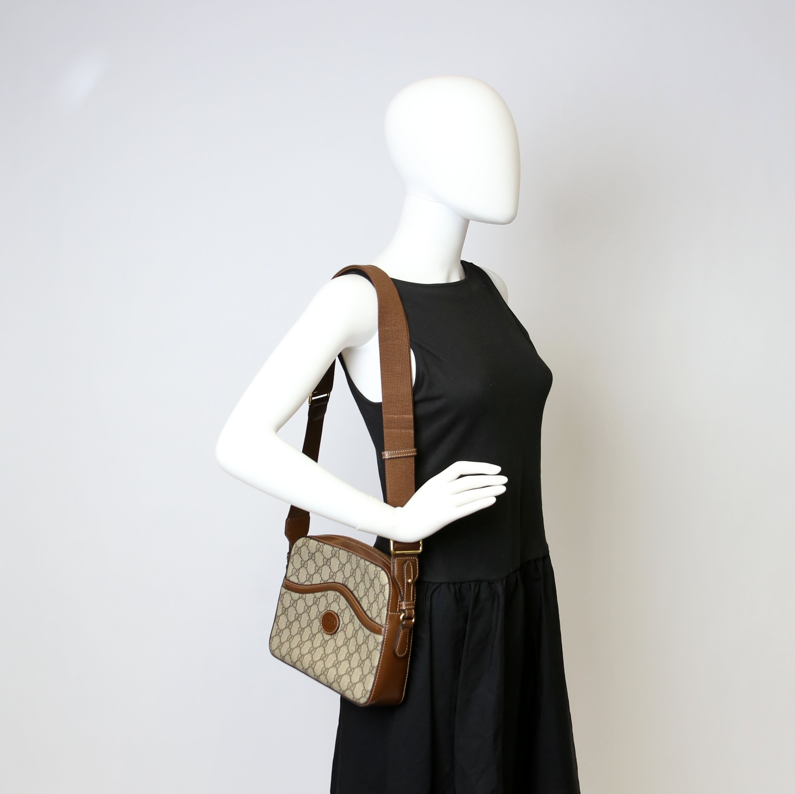 675891 Interlocking GG Messenger Brown
