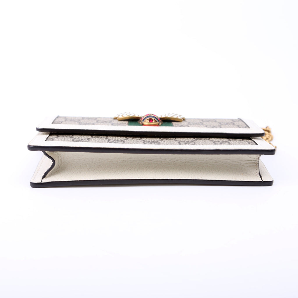 476079 Queen Margaret Wallet On Chain White