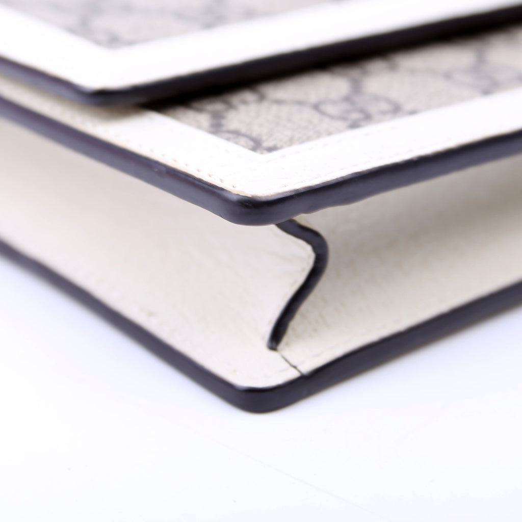 476079 Queen Margaret Wallet On Chain White