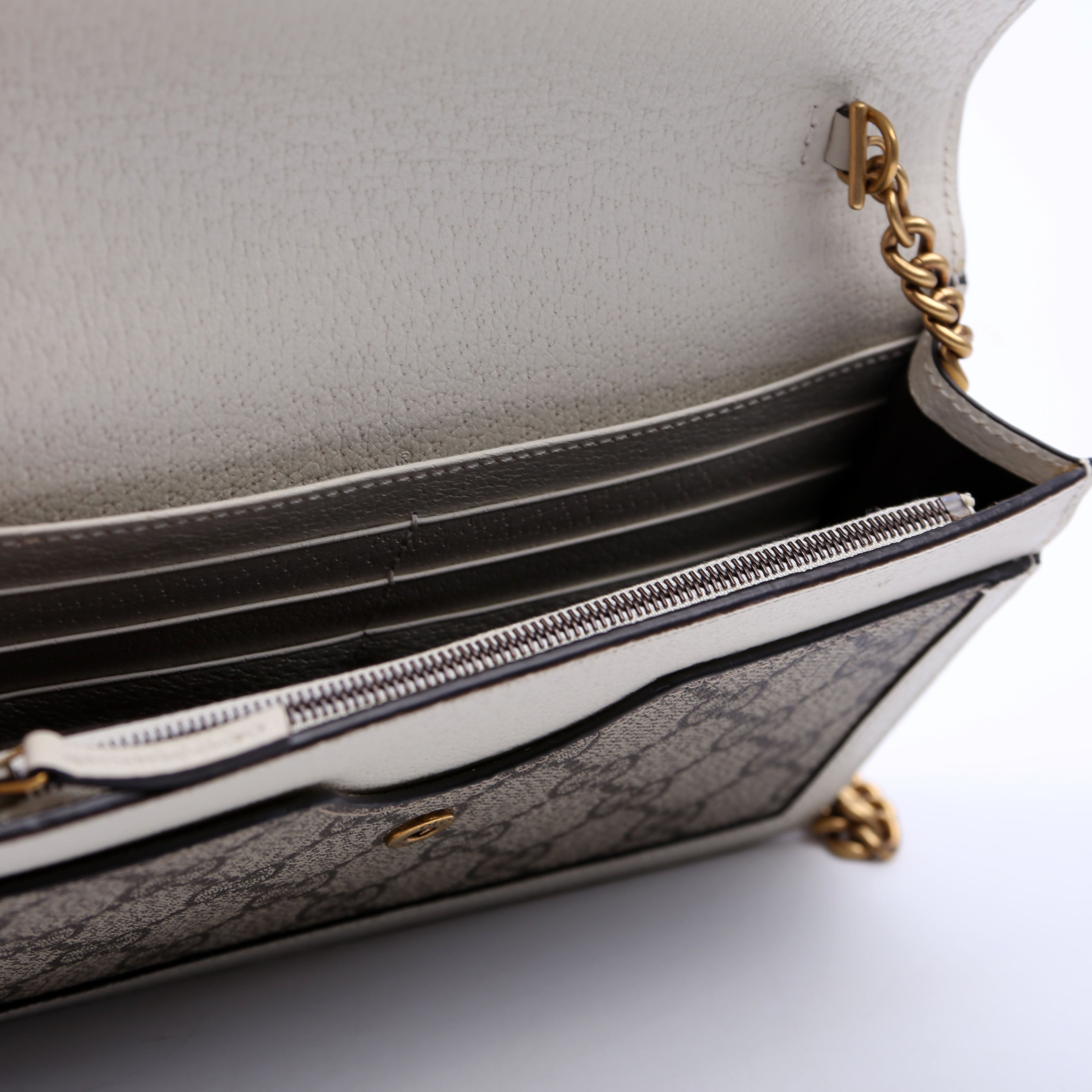 476079 Queen Margaret Wallet On Chain White