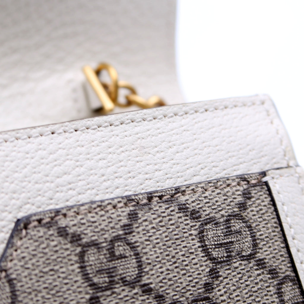 476079 Queen Margaret Wallet On Chain White