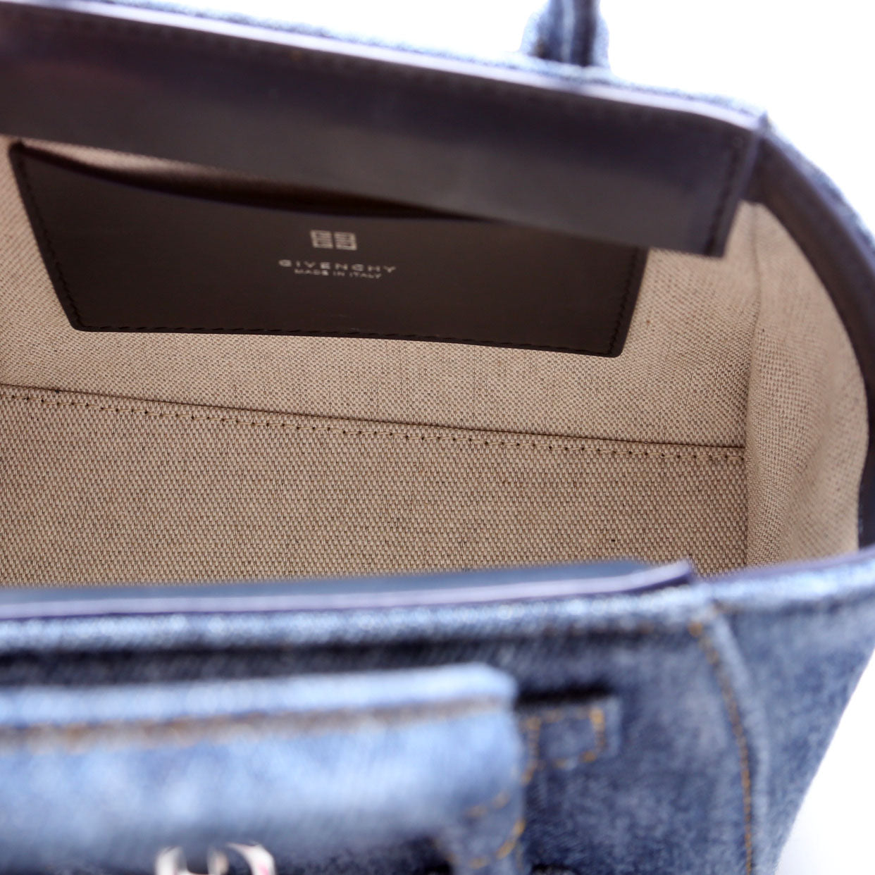 Toy Antigona Lock Denim Blue