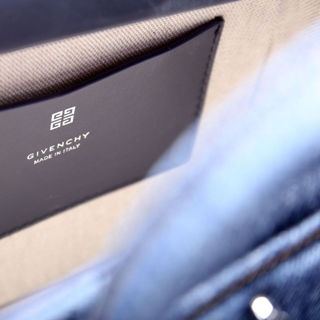 Toy Antigona Lock Denim Blue