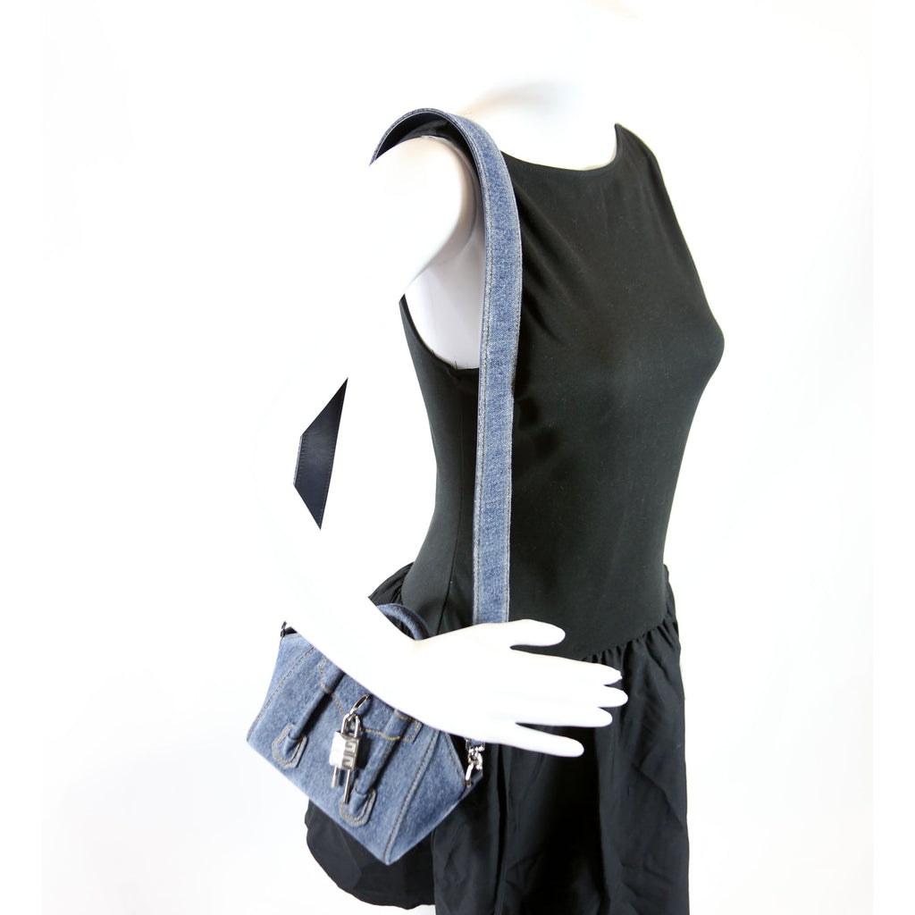 Toy Antigona Lock Denim Blue