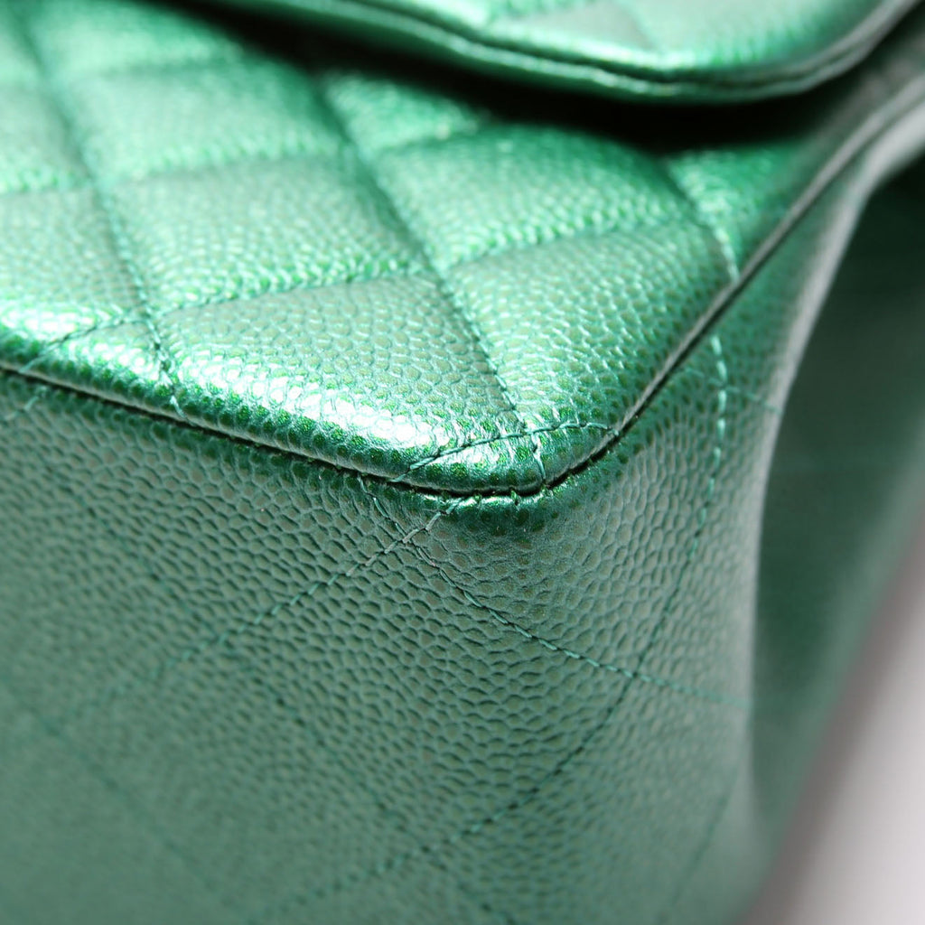 Classic Flap Jumbo Metallic Caviar 25-28M Green