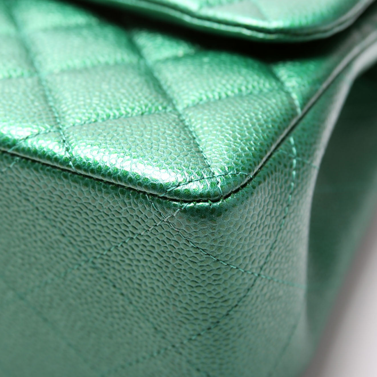 Classic Flap Jumbo Metallic Caviar 25-28M Green