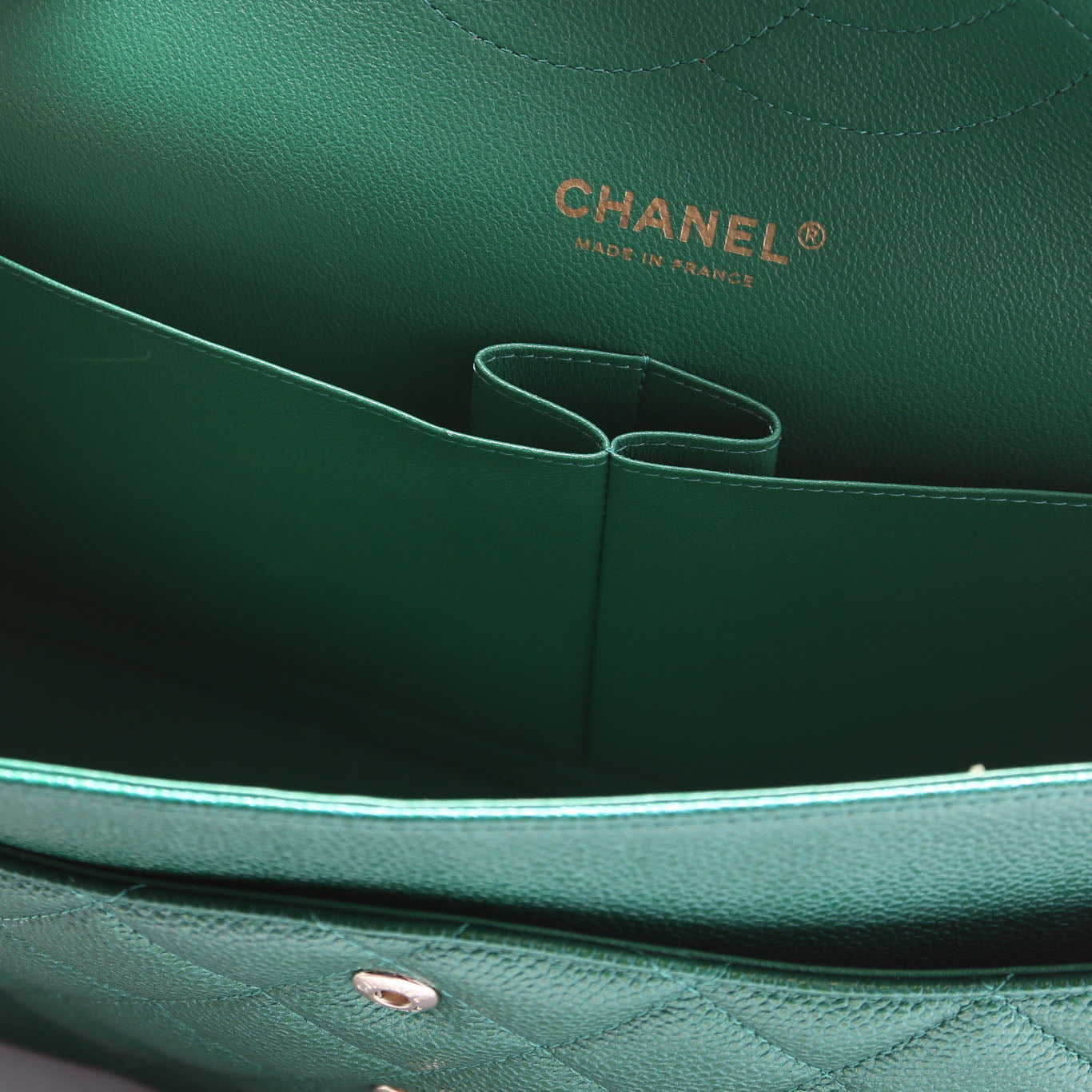 Classic Flap Jumbo Metallic Caviar 25-28M Green