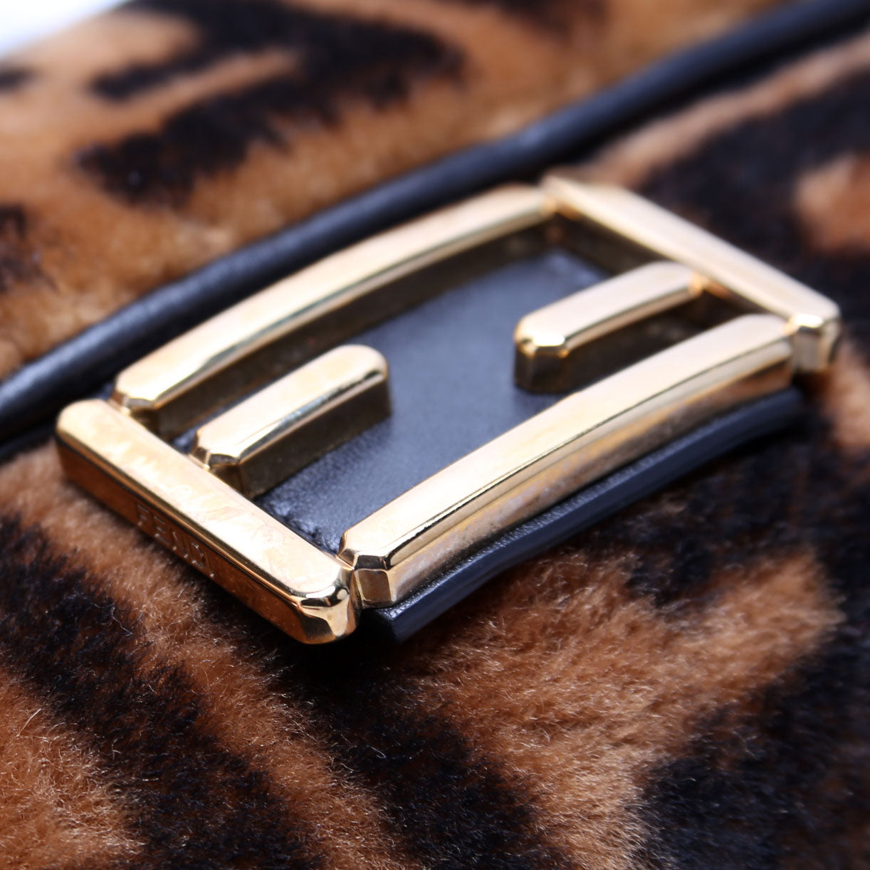 8BR600 Baguette FF Shearling Brown/Black