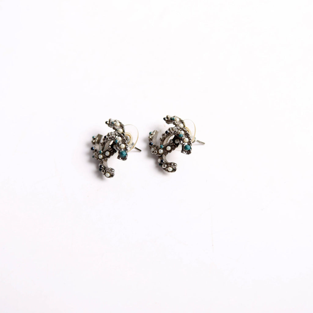 CC Pearl/Enamel Studs