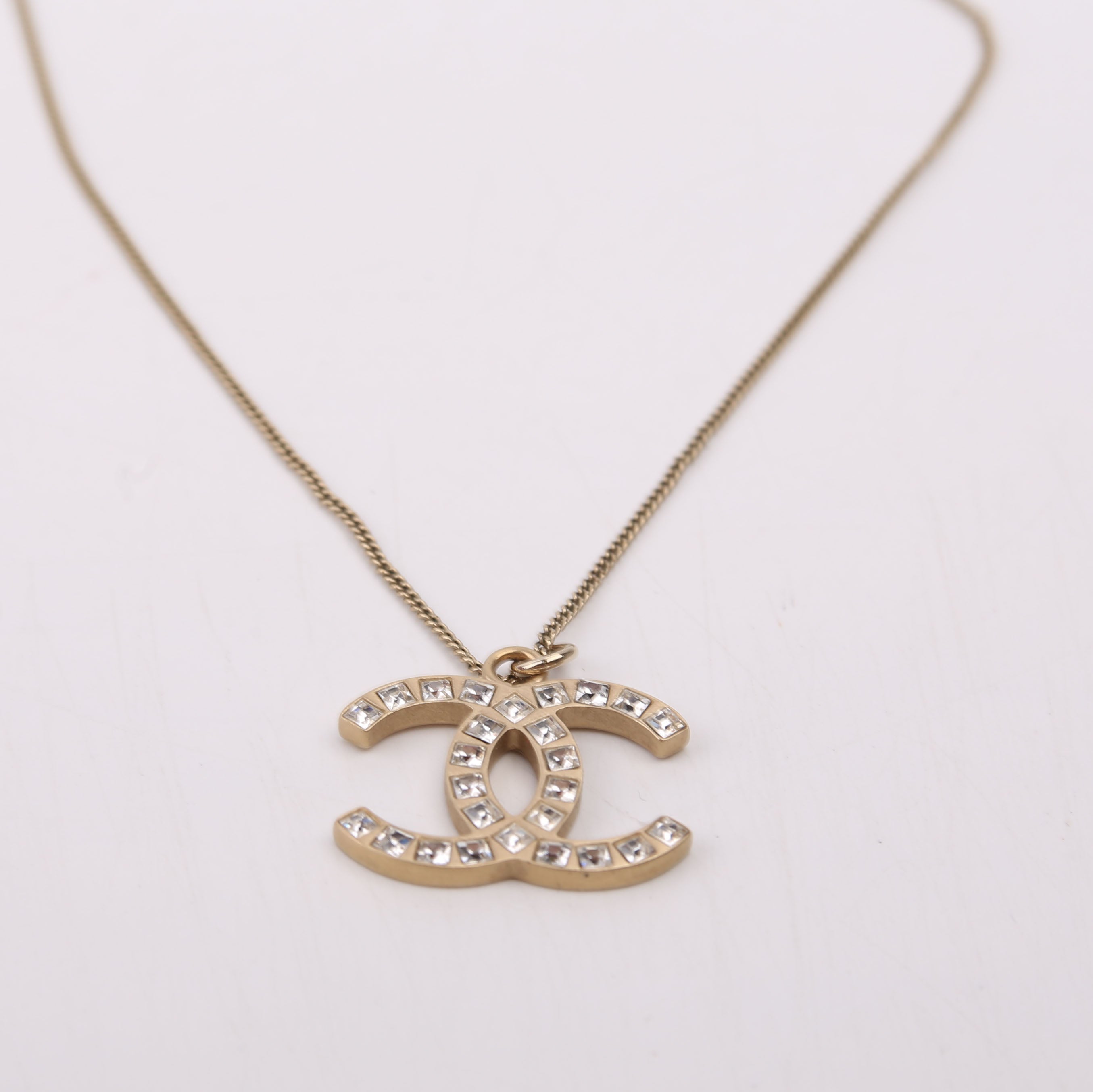 CC Pearl/Crystal Large Pendant Necklace Gold