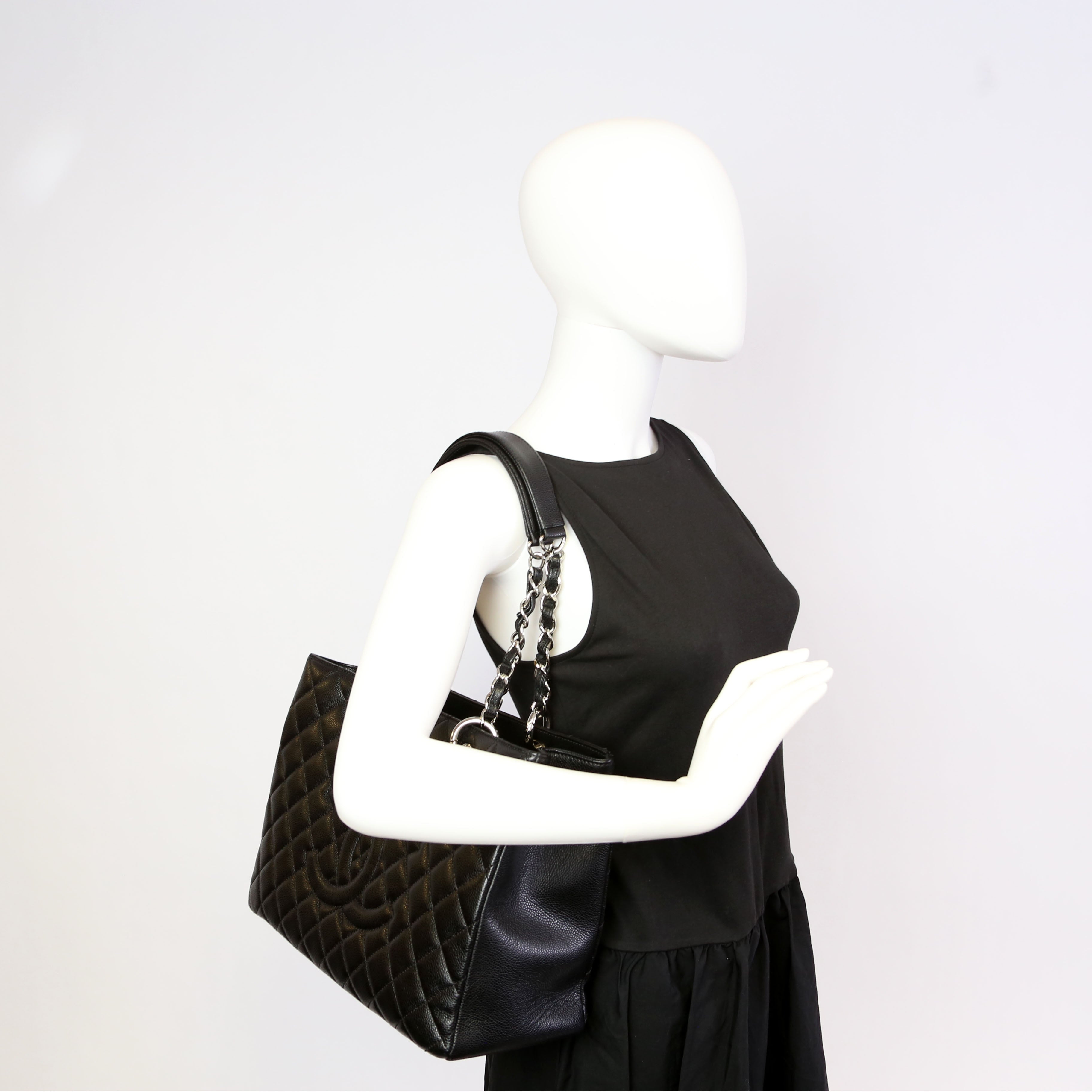 Grand Shopping Tote Caviar Black