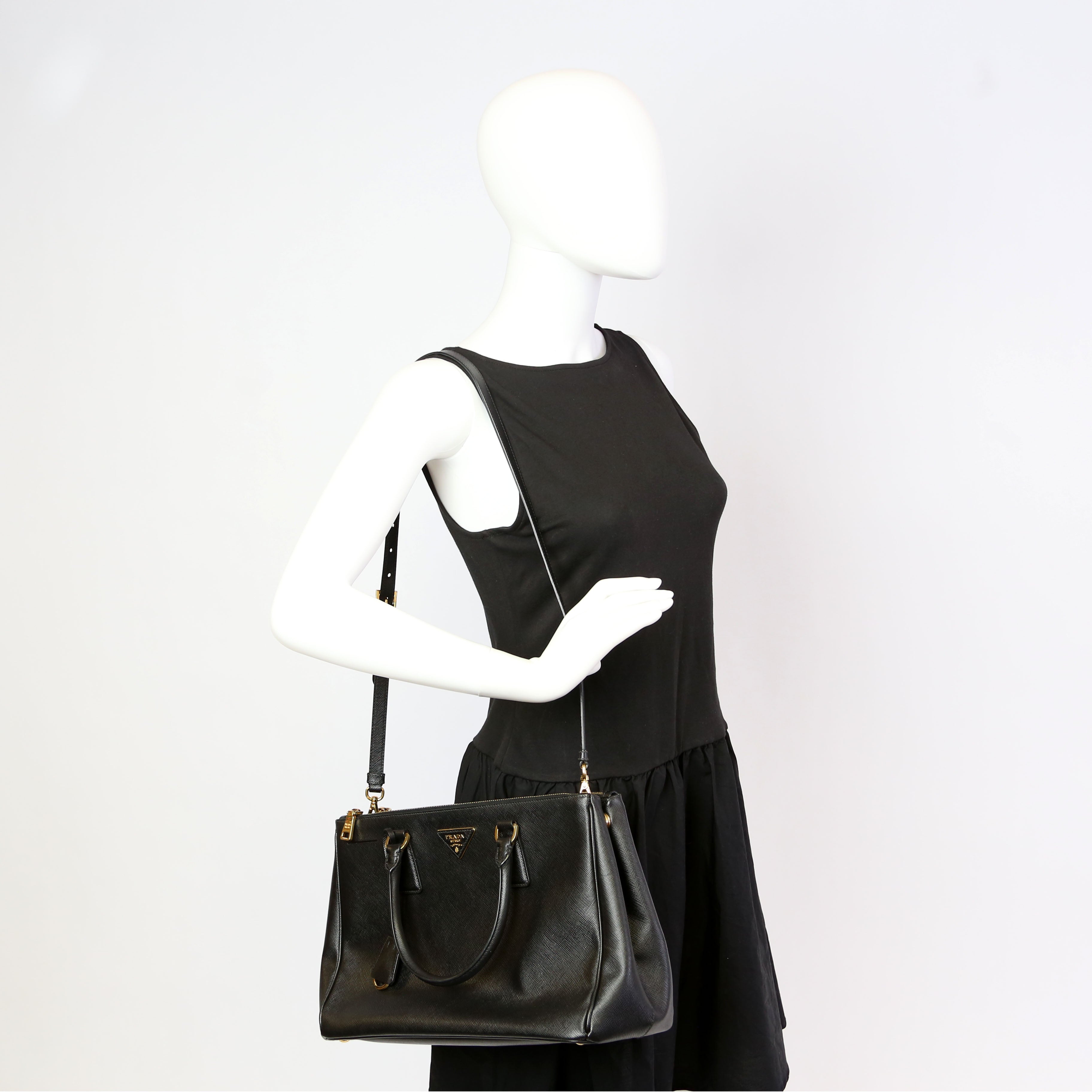 Saffiano Galleria Medium Black