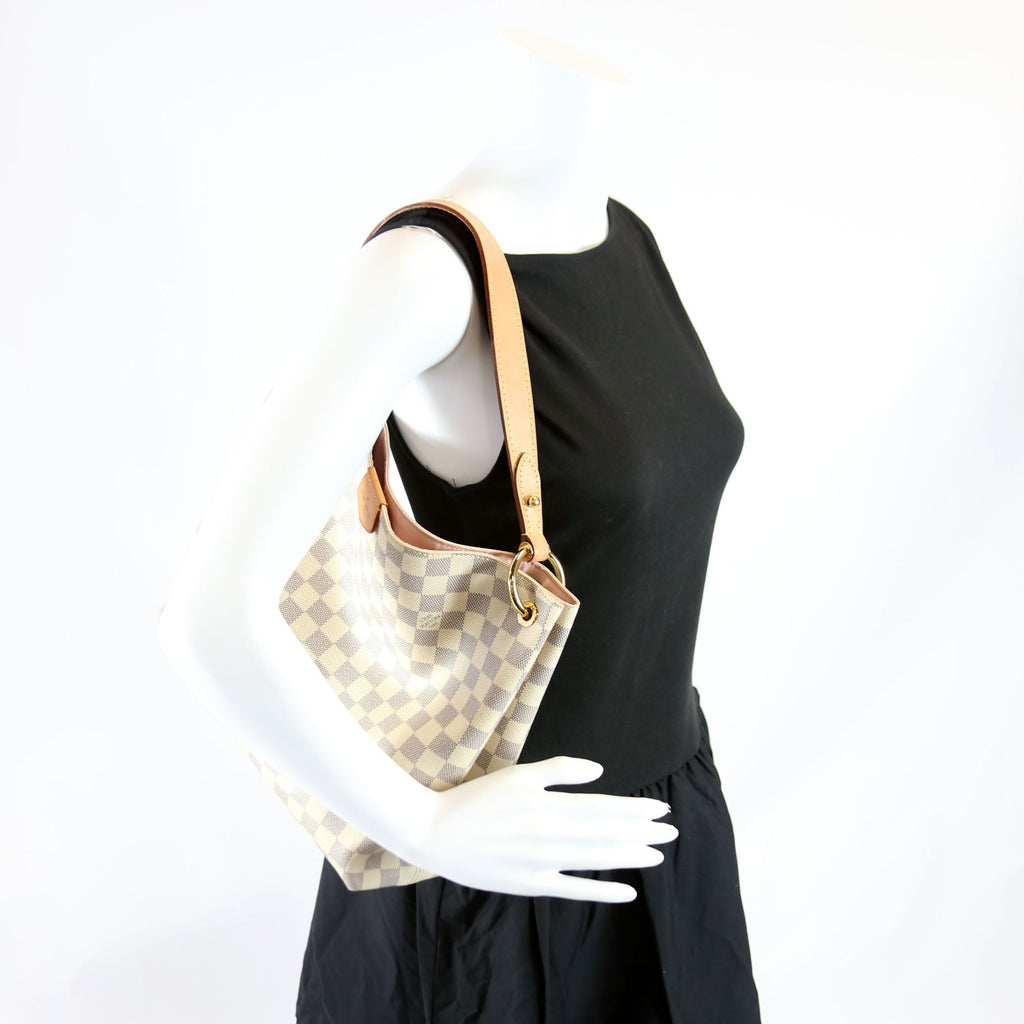 Graceful PM Azur