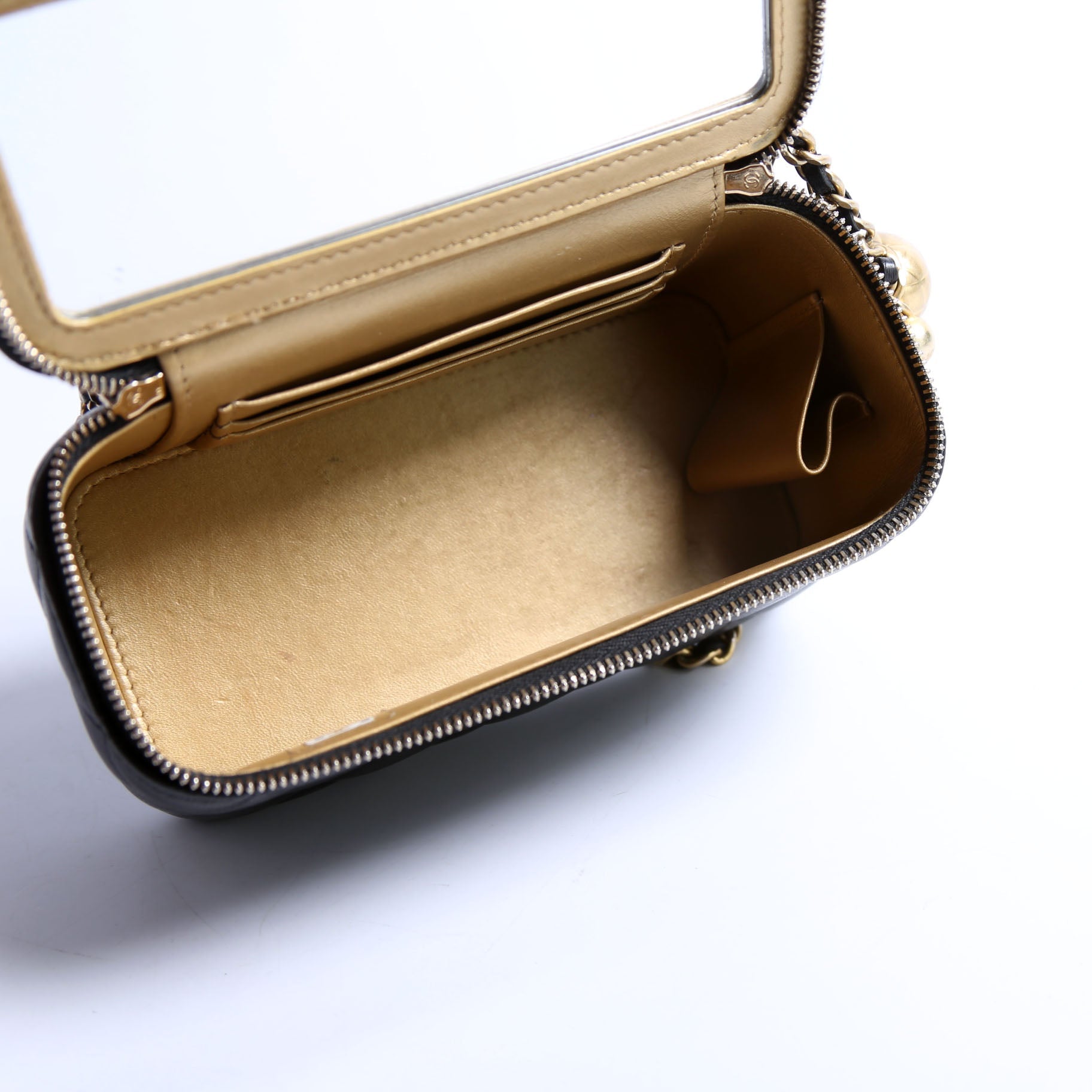 Pearl Crush Vanity With Chain Small Lambskin RFID Black