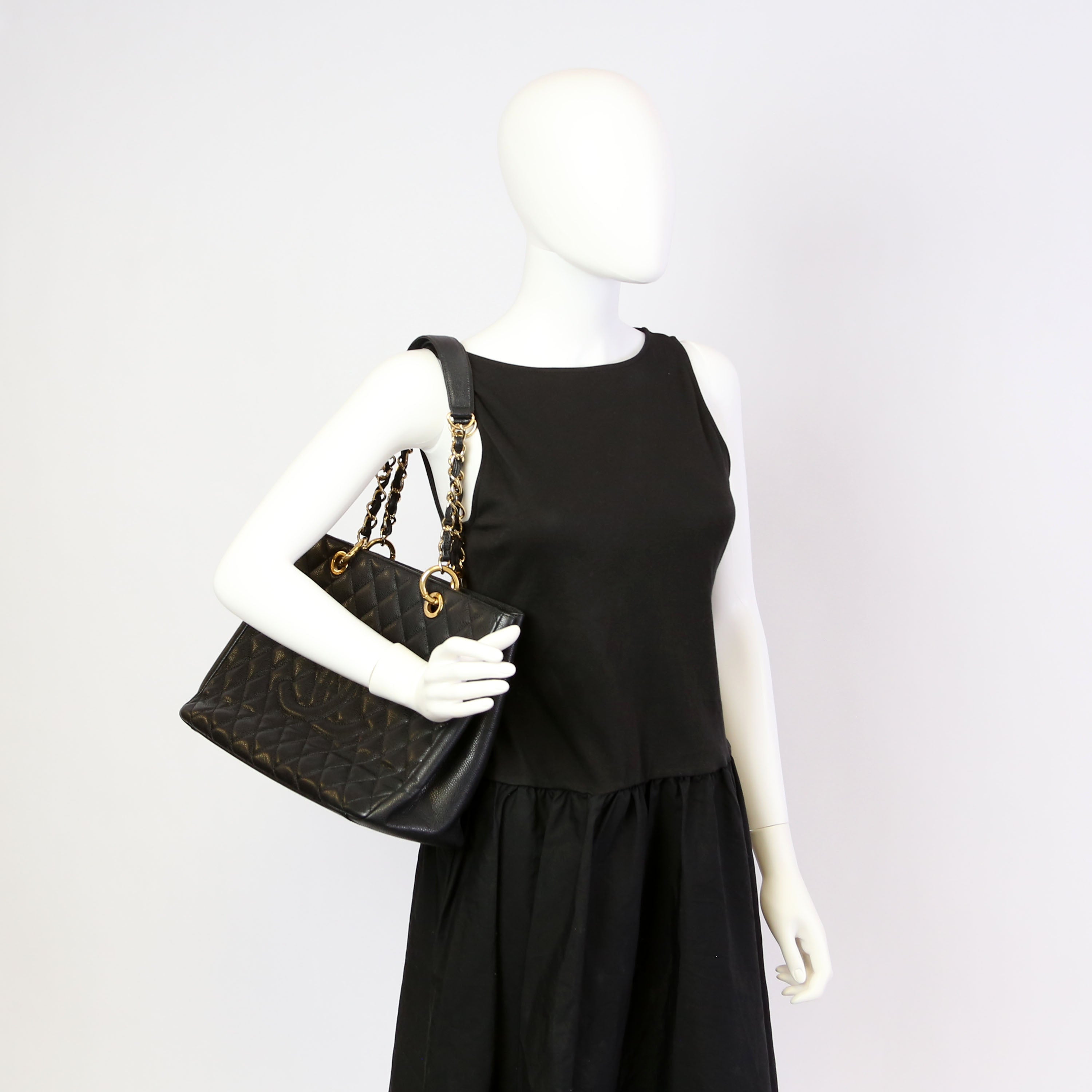 Grand Shopping Tote Caviar Black
