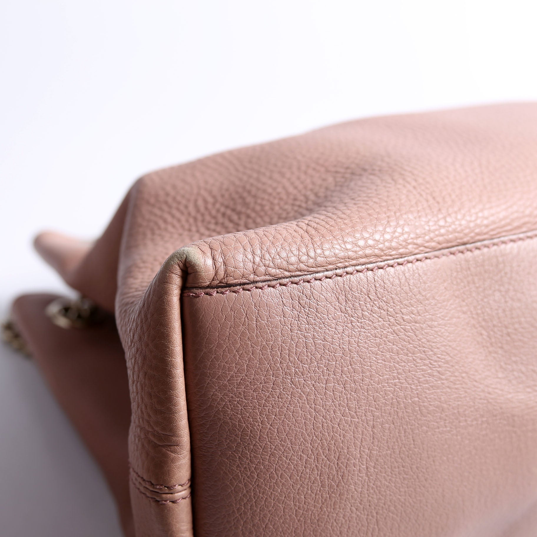 308982 Soho Leather Shoulder Medium Tan