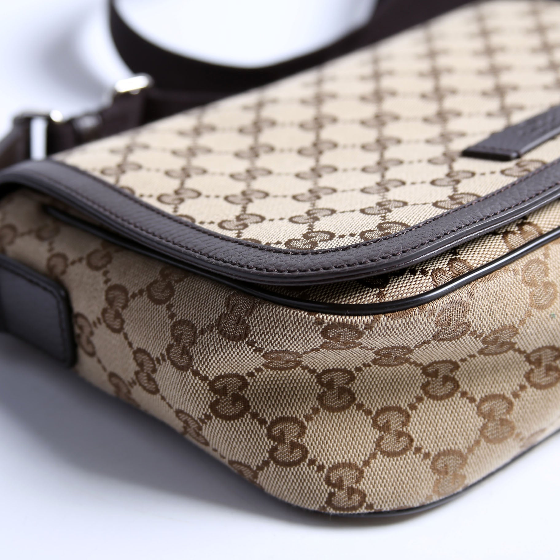 449172 GG Canvas Messenger Brown
