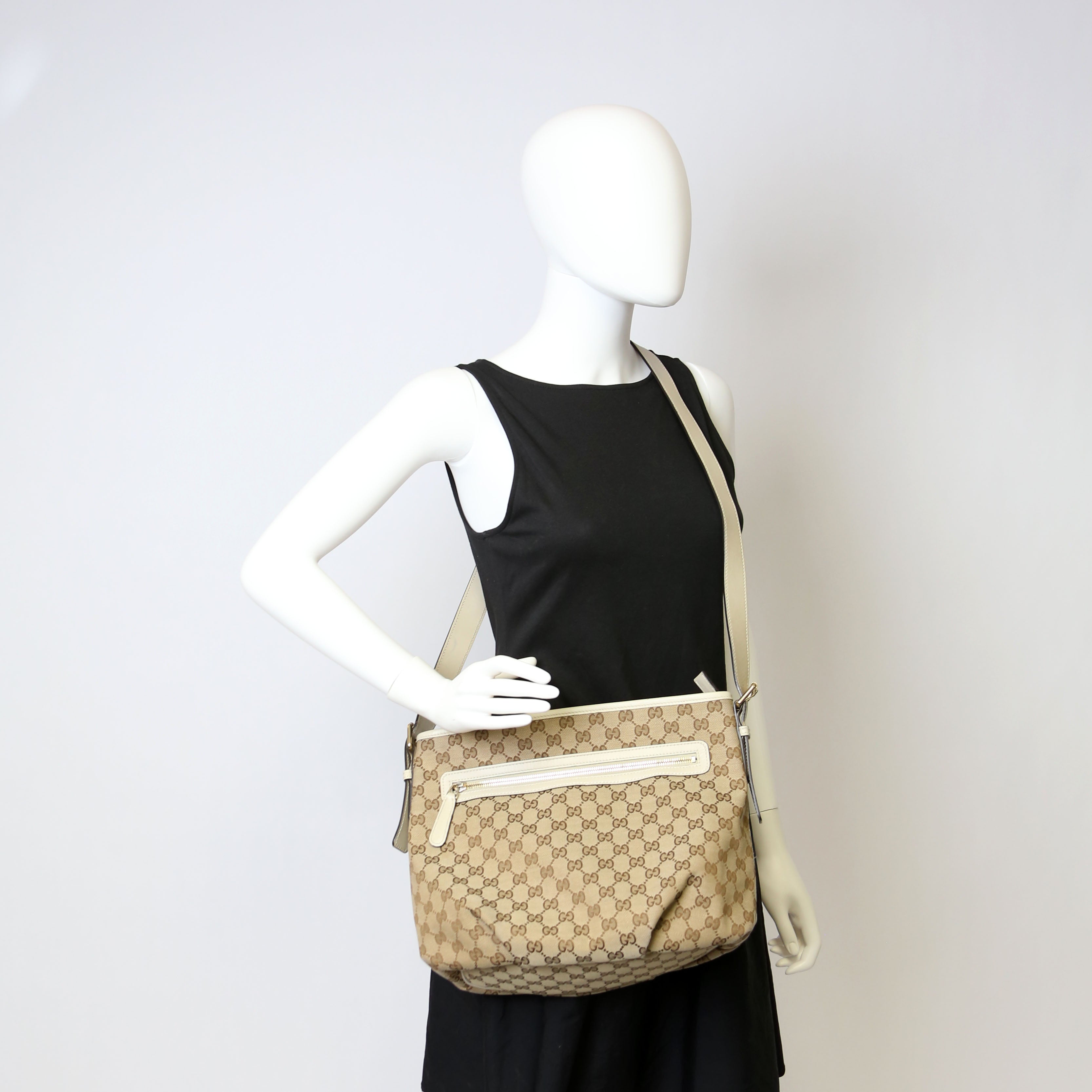 388930 GG Canvas Shoulder Bag White