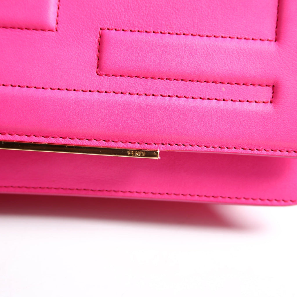 8M0346 Nappa Tube Wallet On Chain Pink