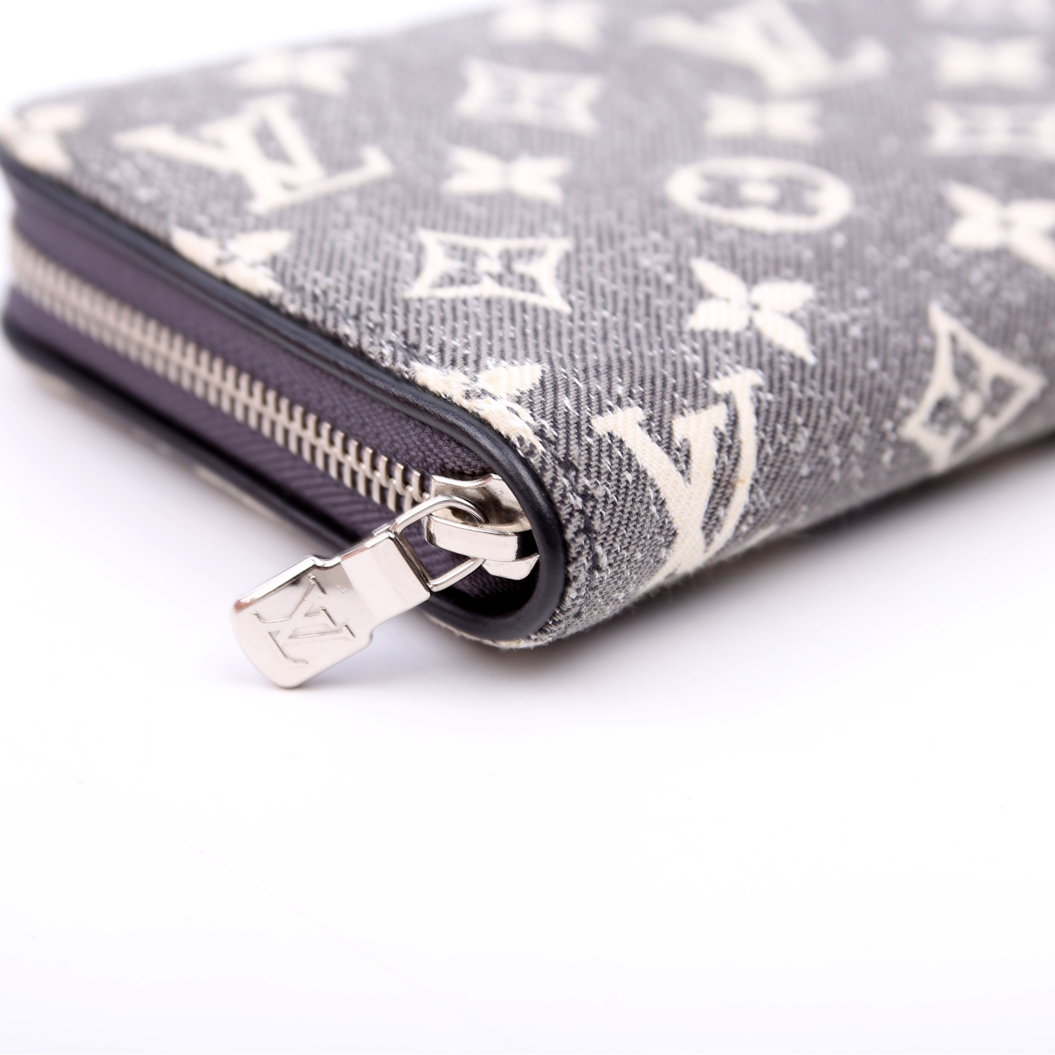 Zippy Wallet Denim Monogram Gray
