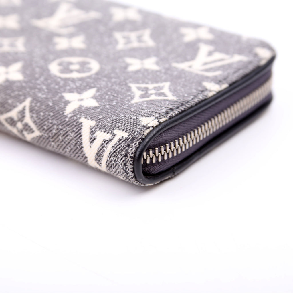 Zippy Wallet Denim Monogram Gray