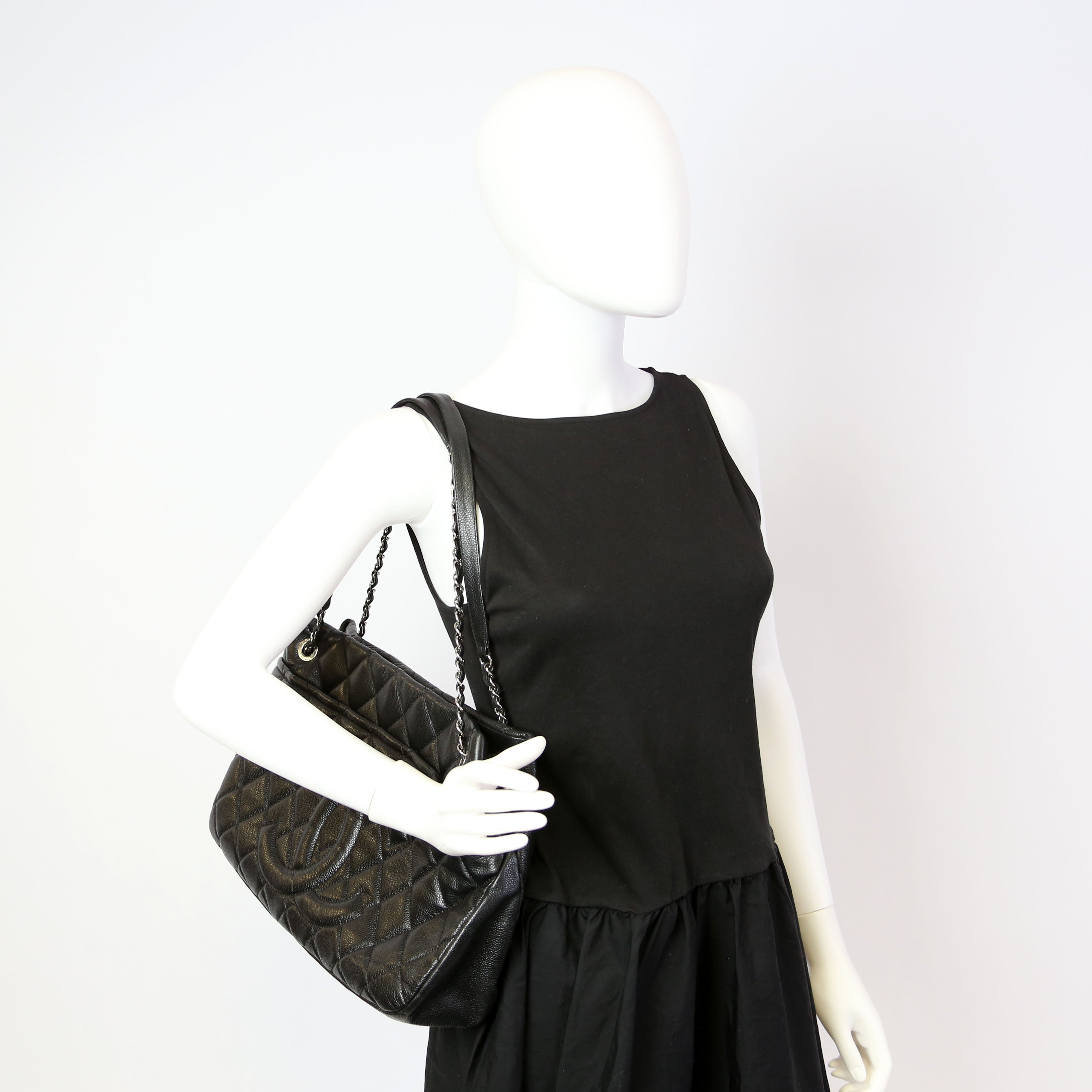 Timeless CC Soft Tote 17M Black