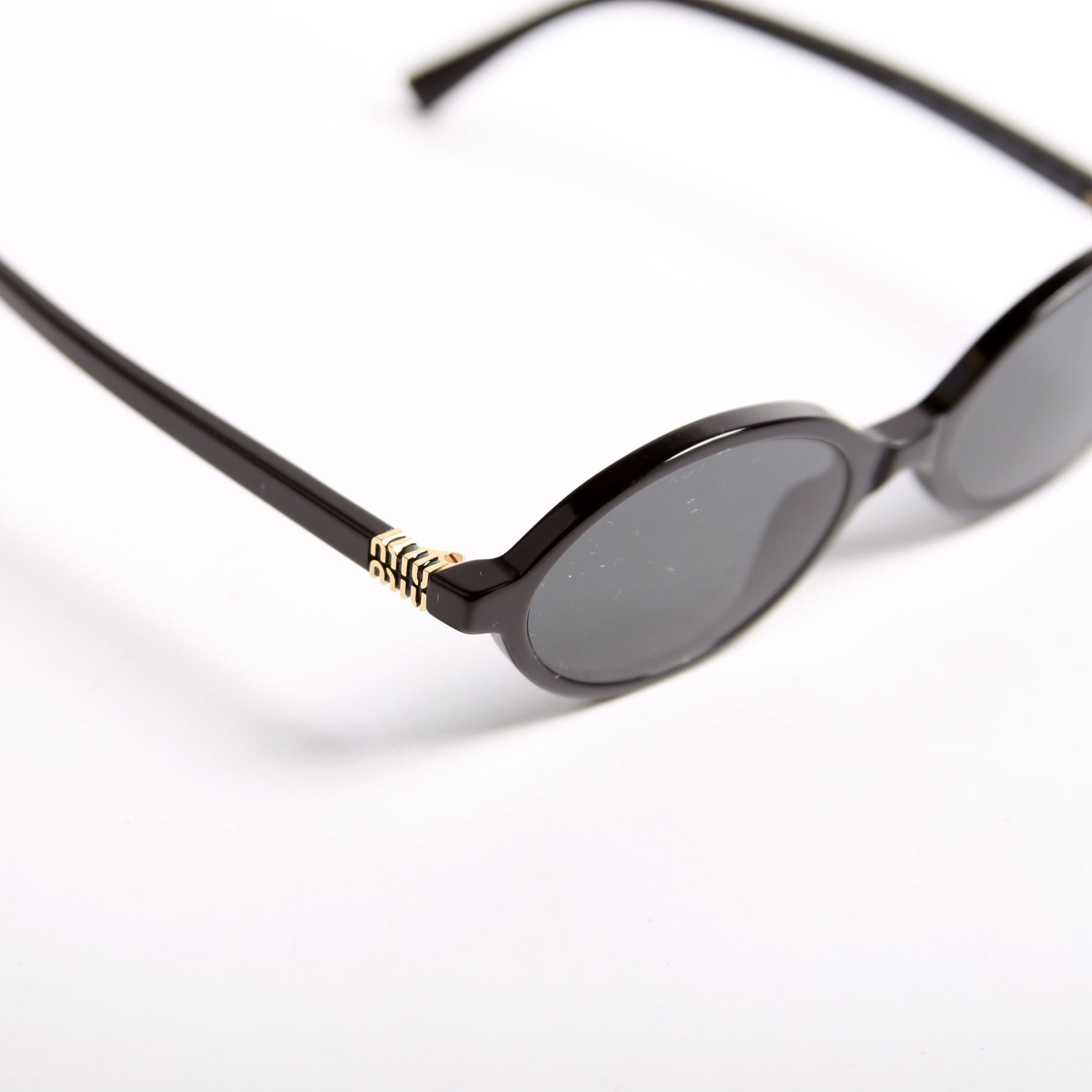 SMU04Z Miu Regard Black