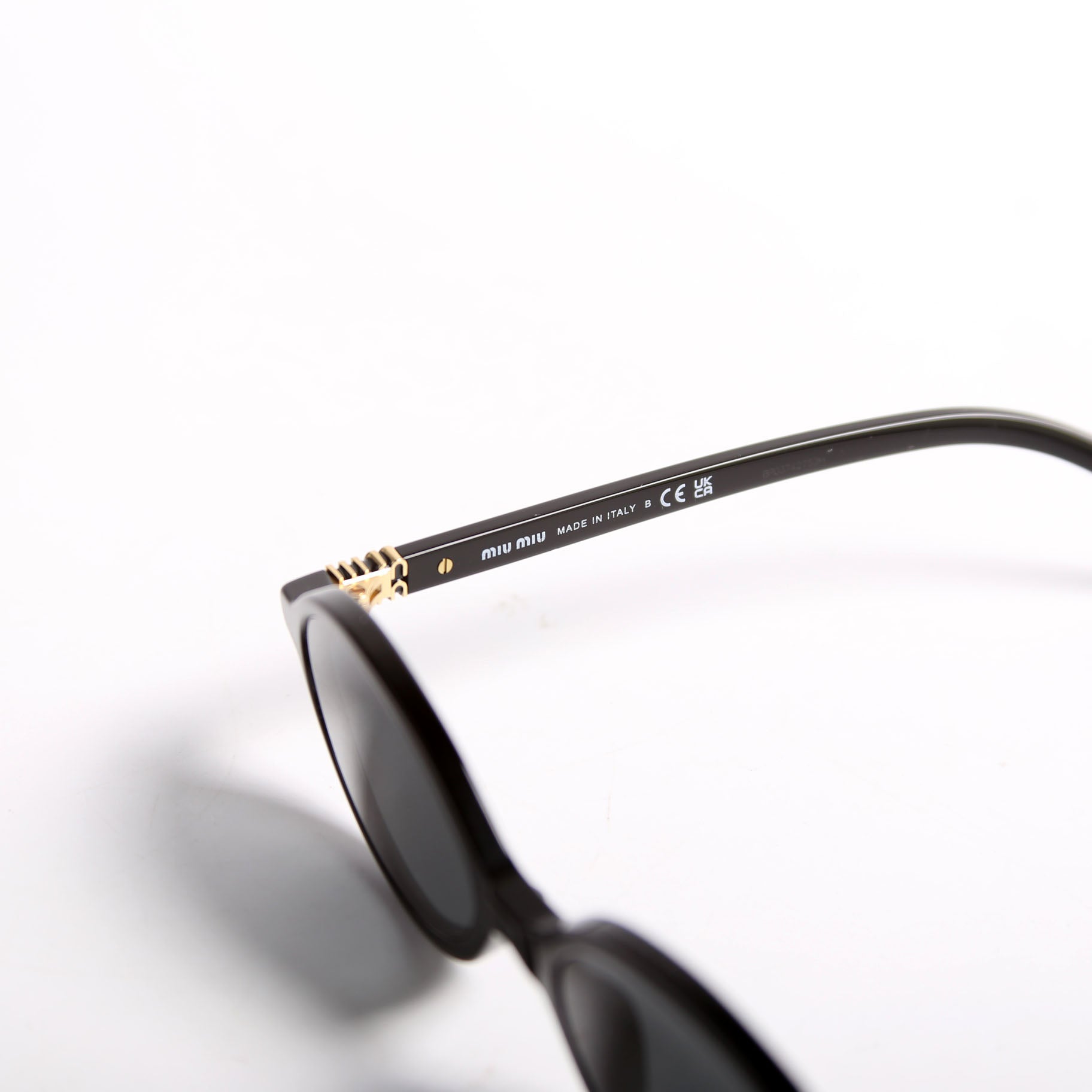 SMU04Z Miu Regard Black