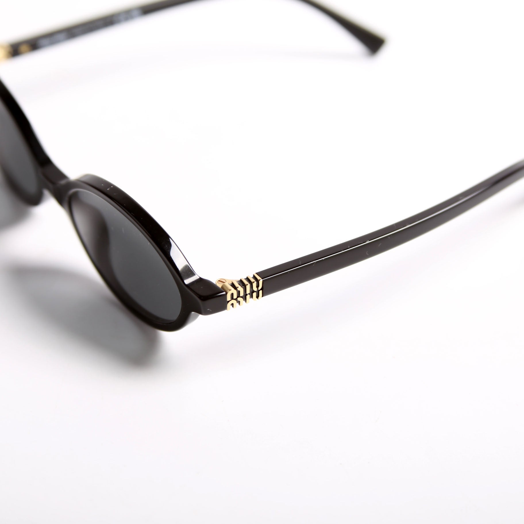 SMU04Z Miu Regard Black