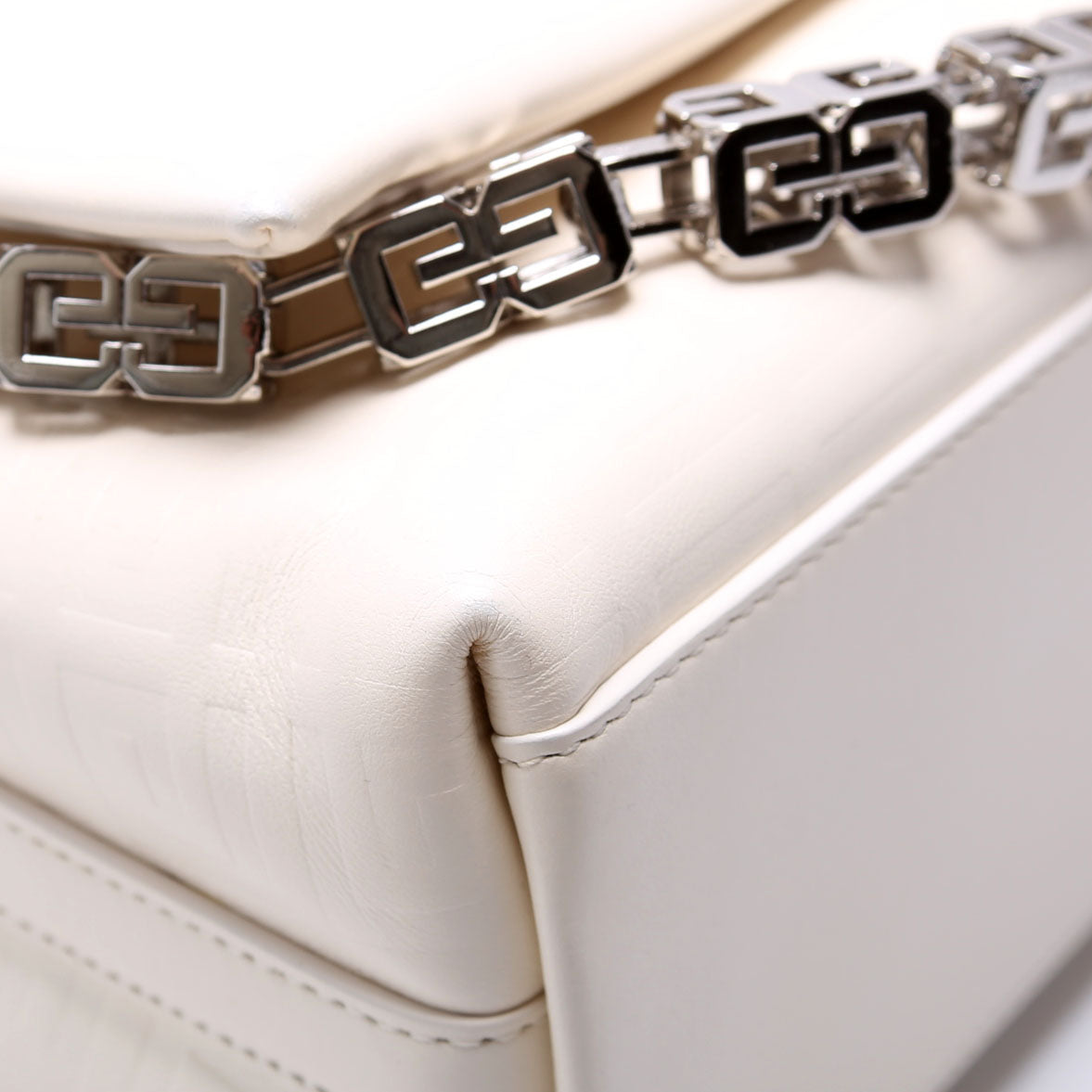 4G Soft Medium Leather White
