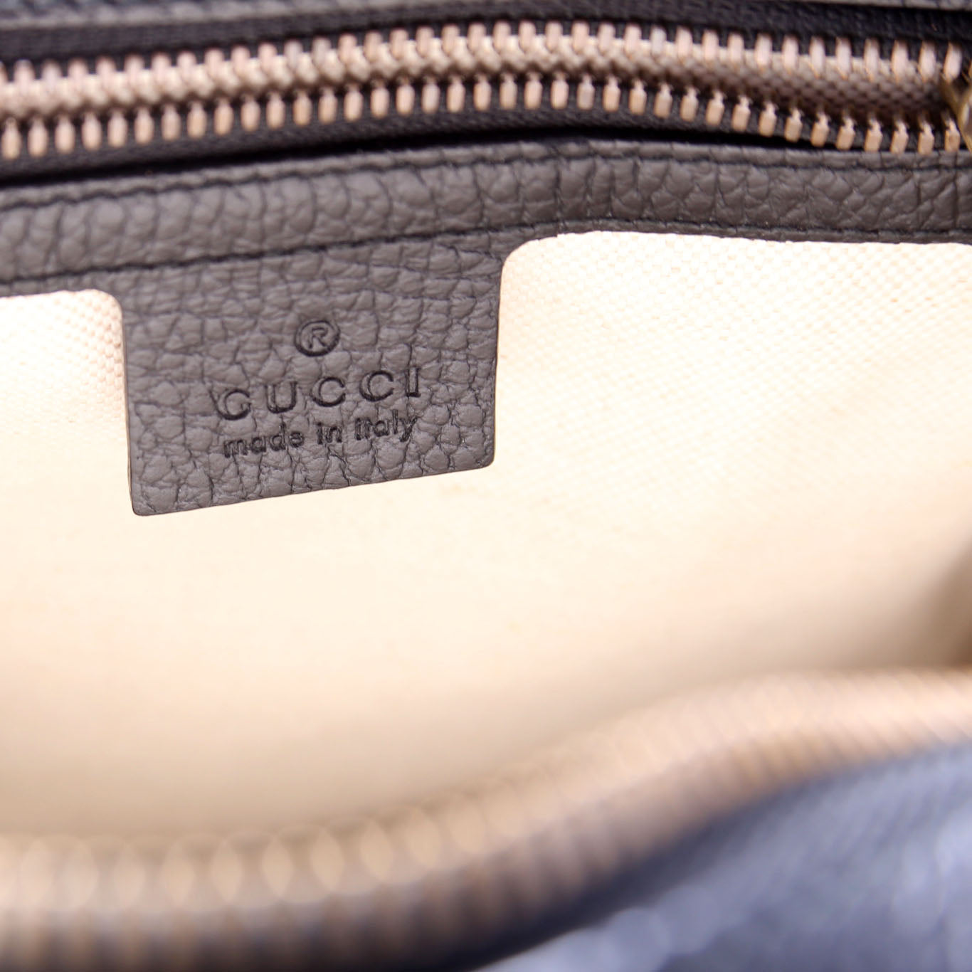 Gucci 523591 Retro Logo Medium Messenger Black