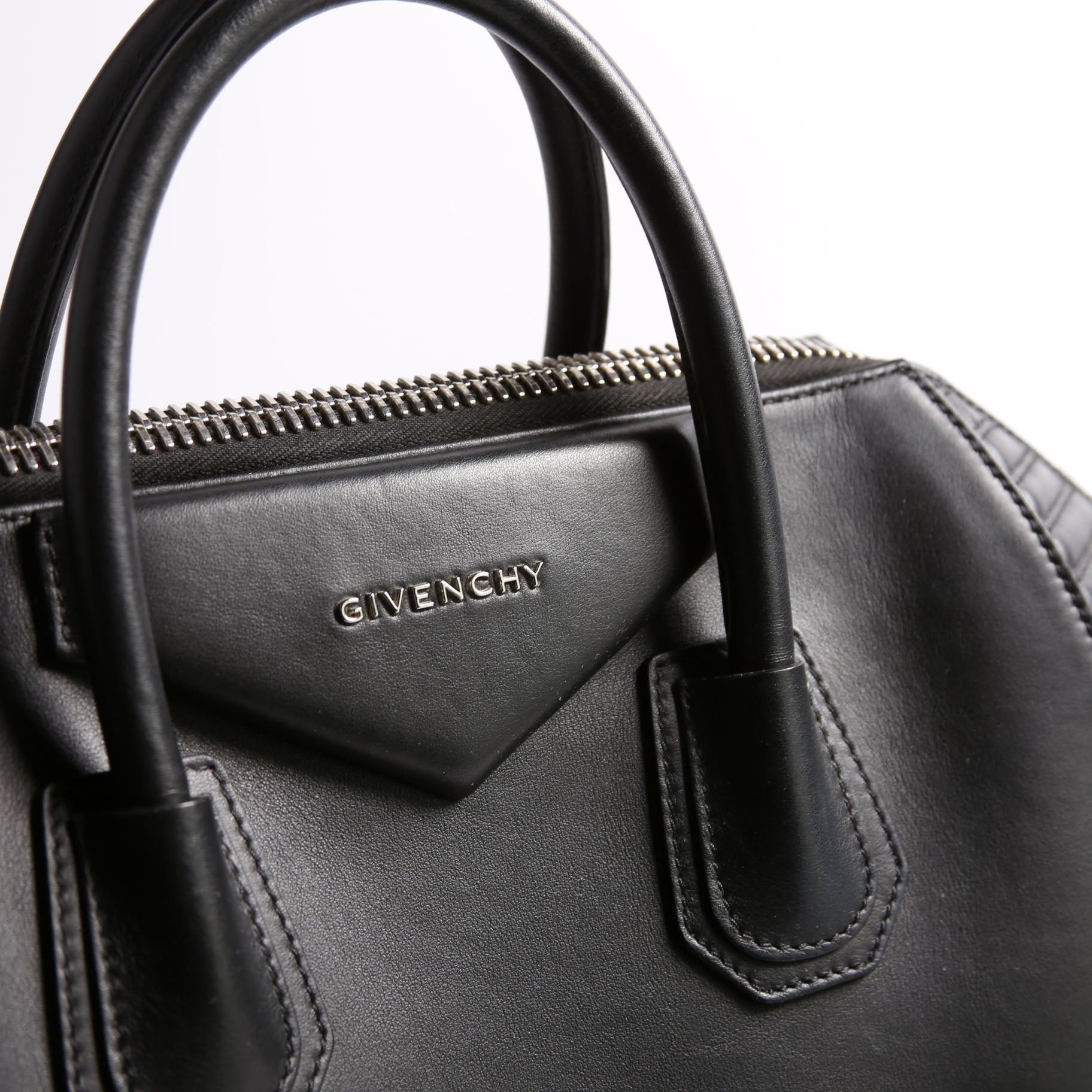 Antigona Stitched Satchel Medium Black/Silver