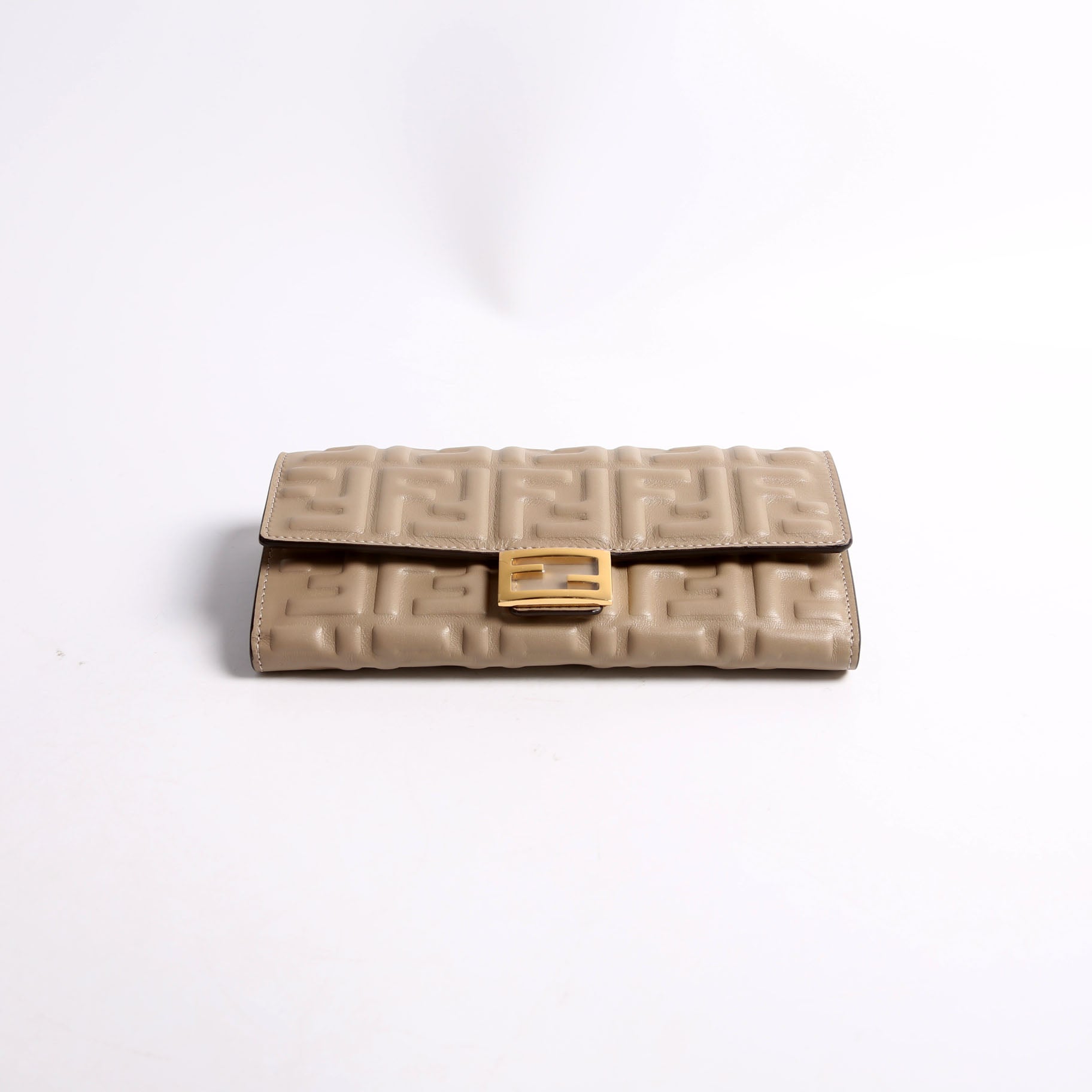 8M0365 FF Embossed Wallet On Chain Taupe
