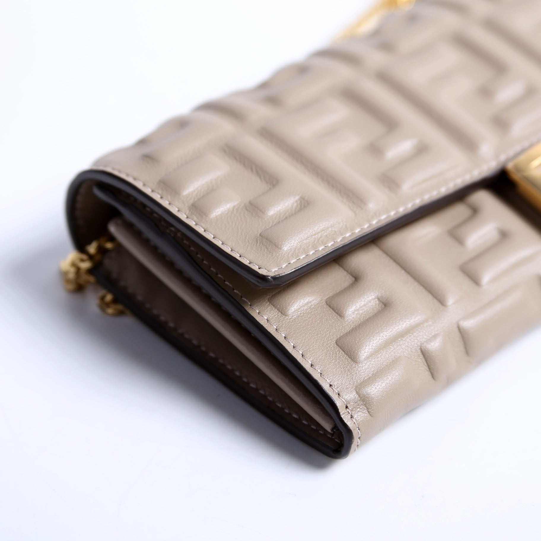 8M0365 FF Embossed Wallet On Chain Taupe