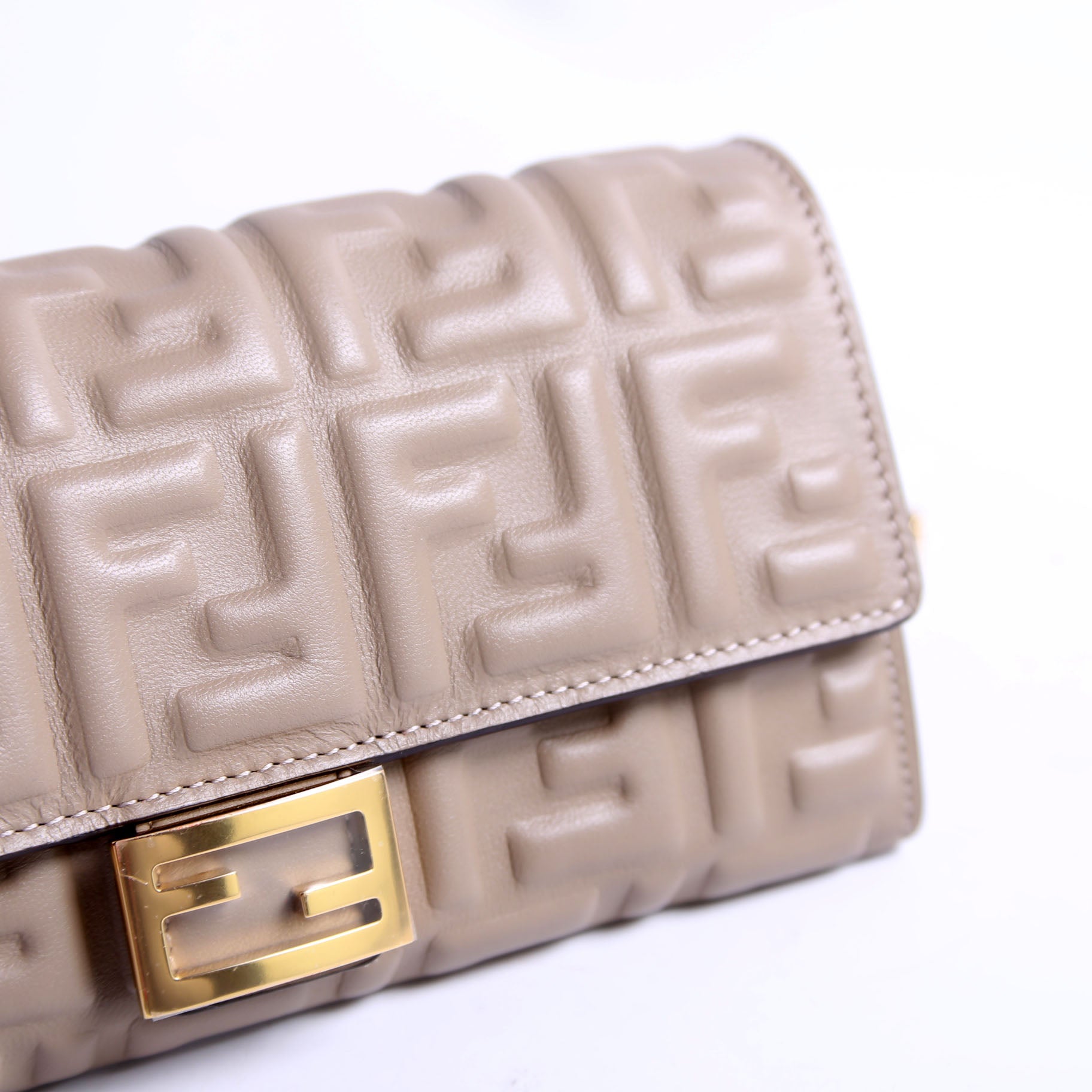 8M0365 FF Embossed Wallet On Chain Taupe