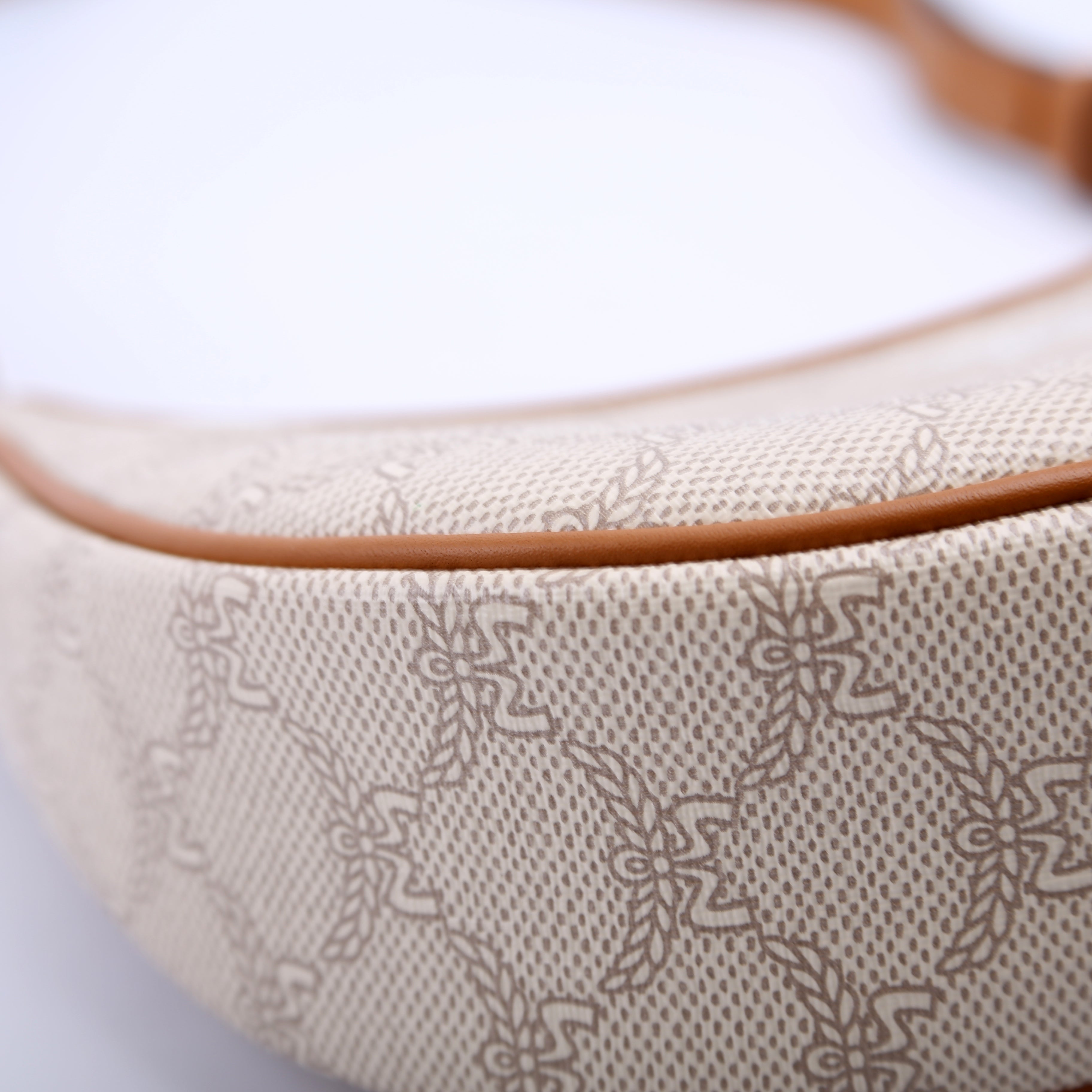 Lauretos Himmel Moon Shoulder Bag