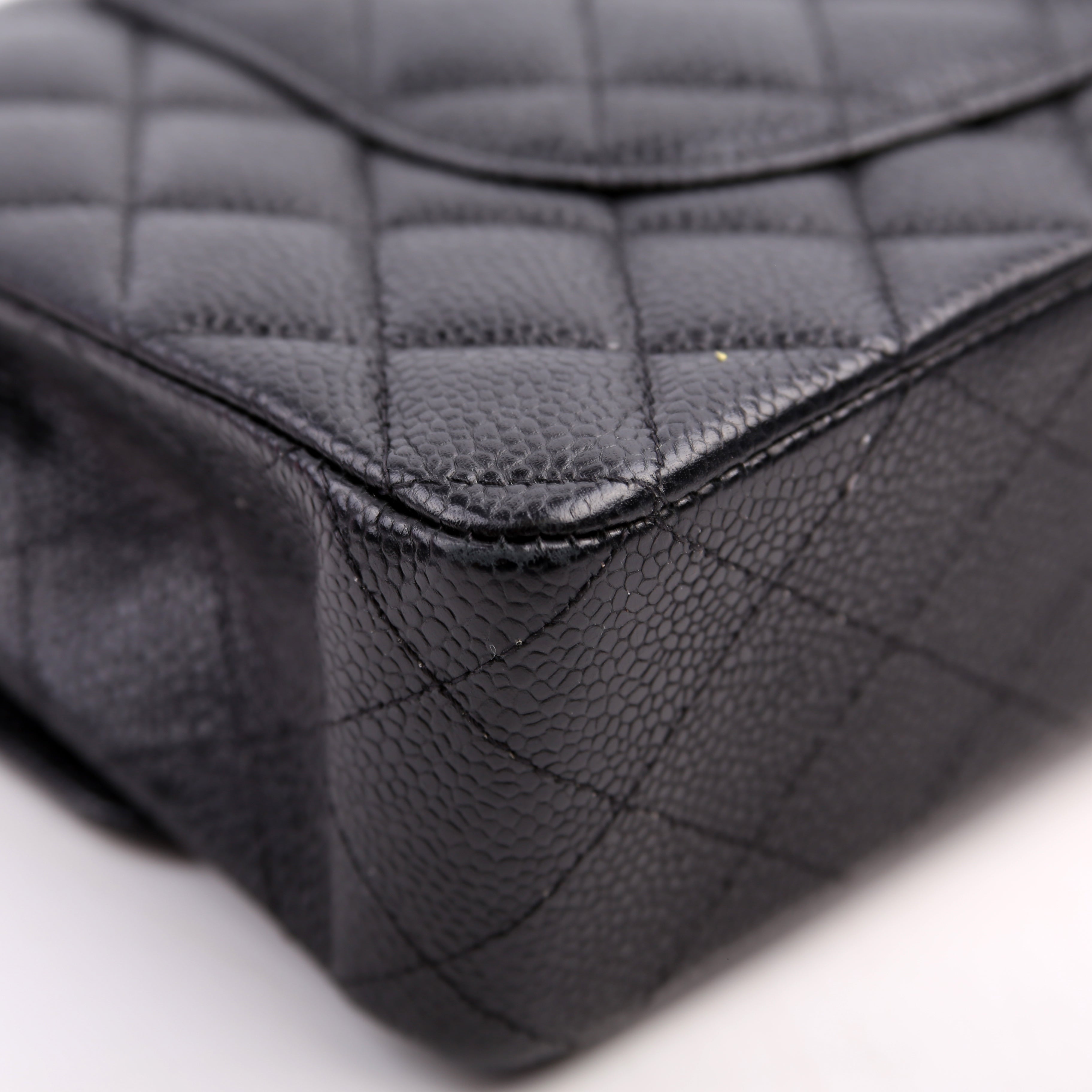Classic Flap Medium Caviar 29M Black
