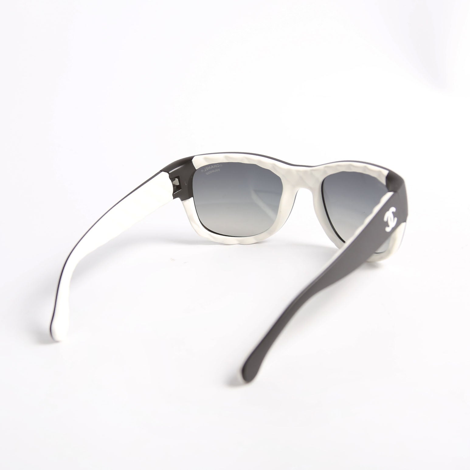 6049 CC Square Polarized Sunglasses Black/White