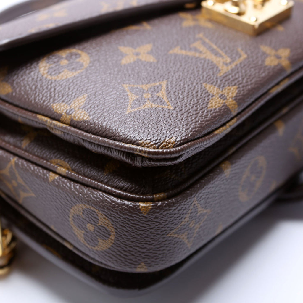 Pochette Metis East West Monogram