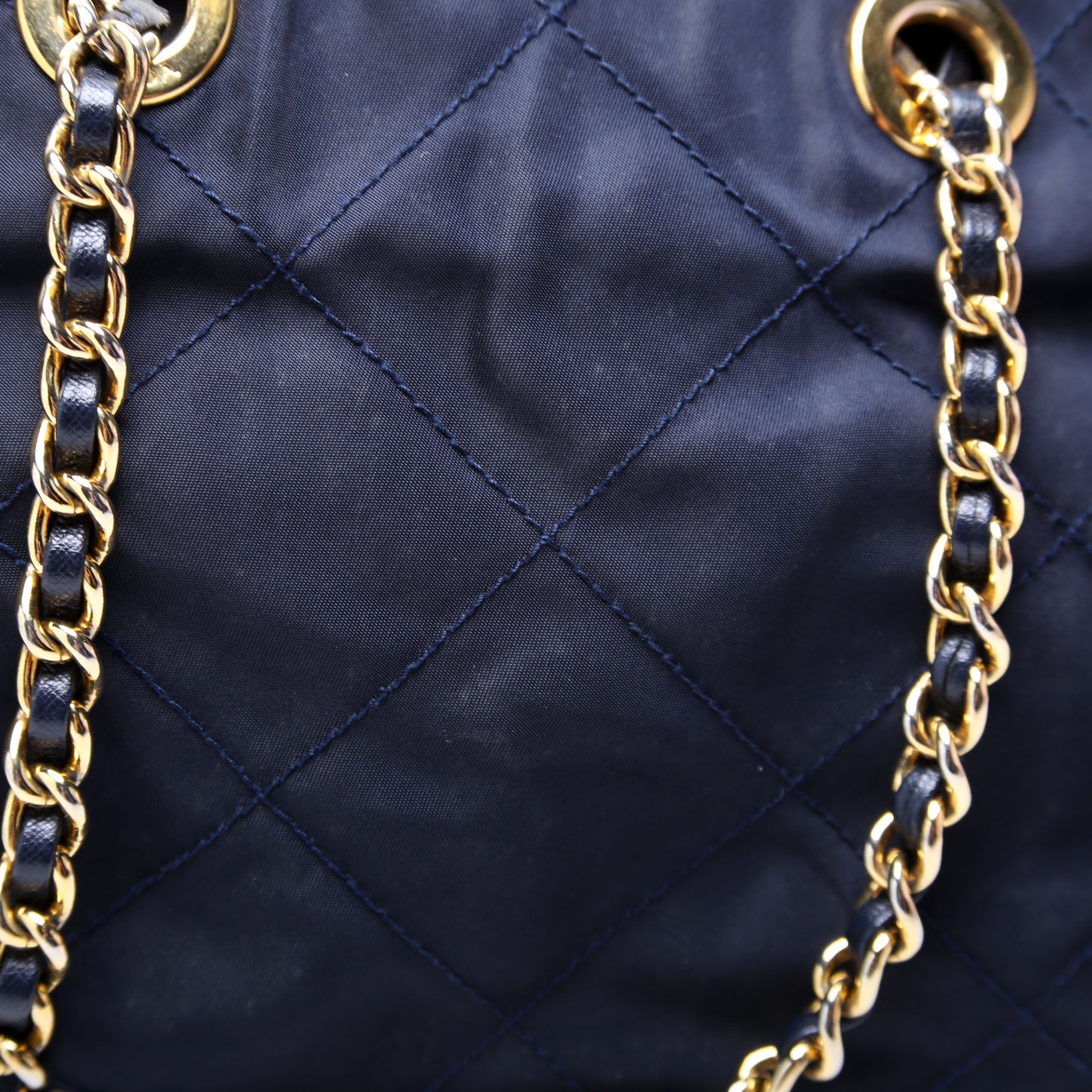 Nylon Tessuto Quilted Shoulder Bag Navy/Gold
