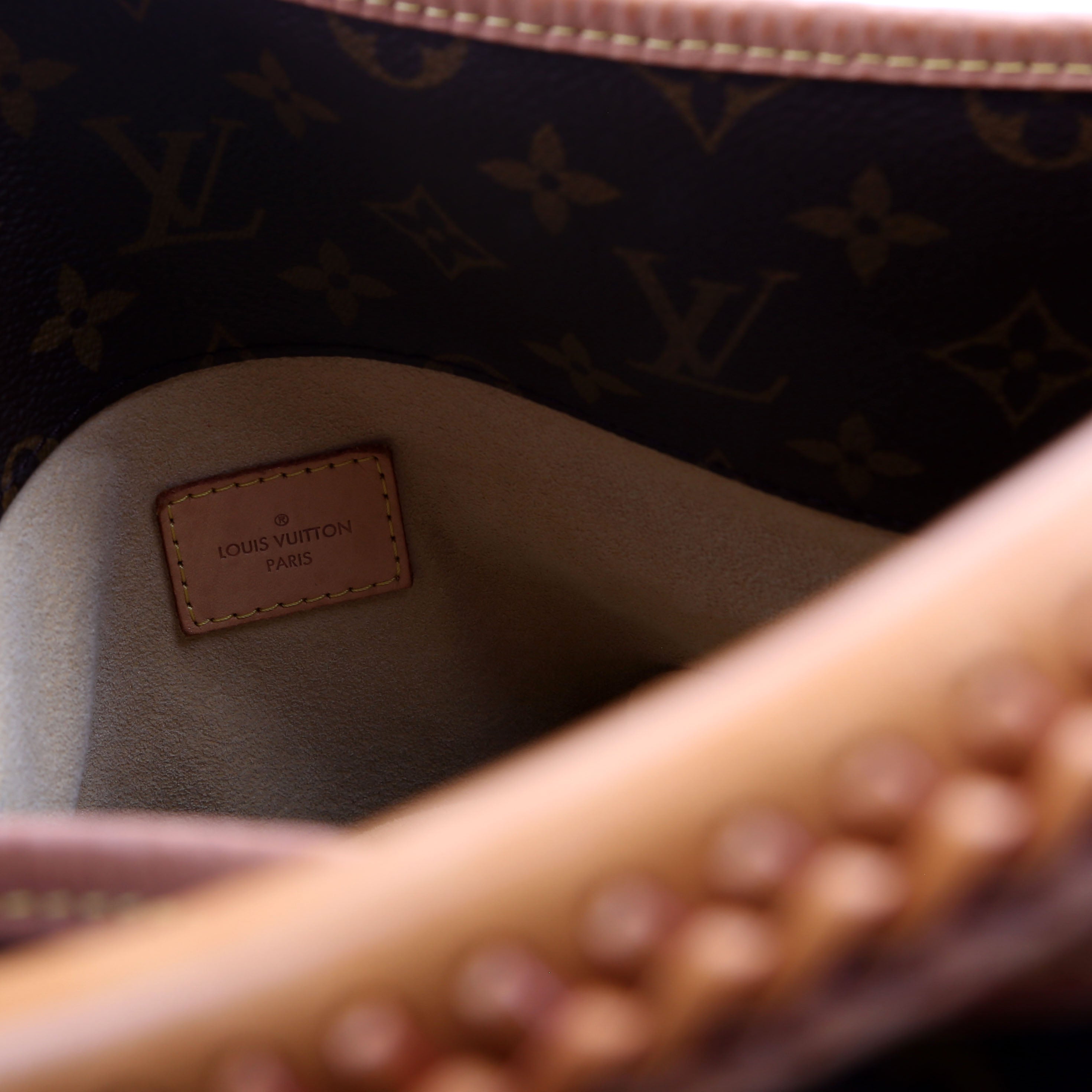 Artsy MM NM Monogram