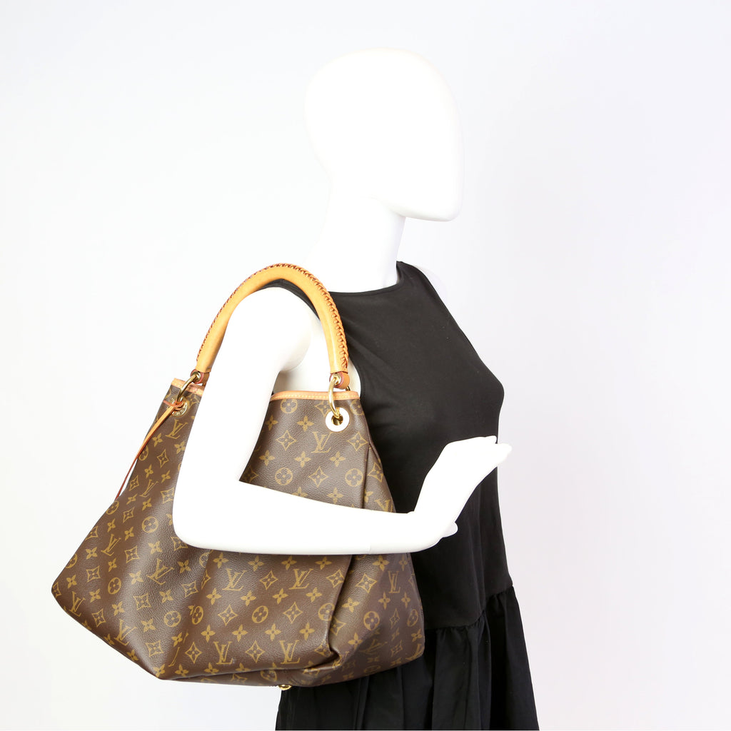 Artsy MM NM Monogram