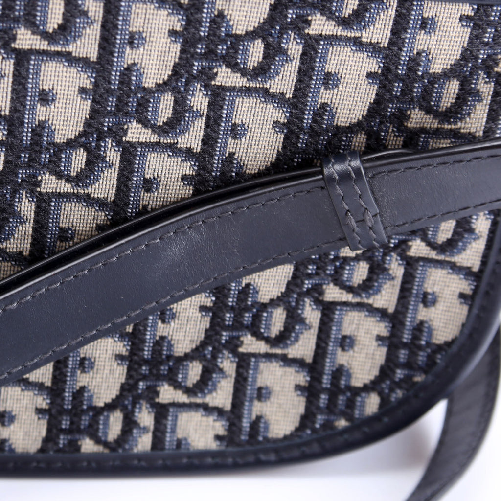 Oblique Bobby Flap Medium Navy/beige