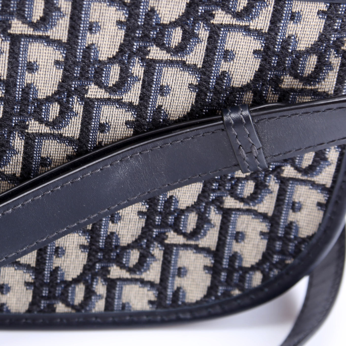 Oblique Bobby Flap Medium Navy/beige
