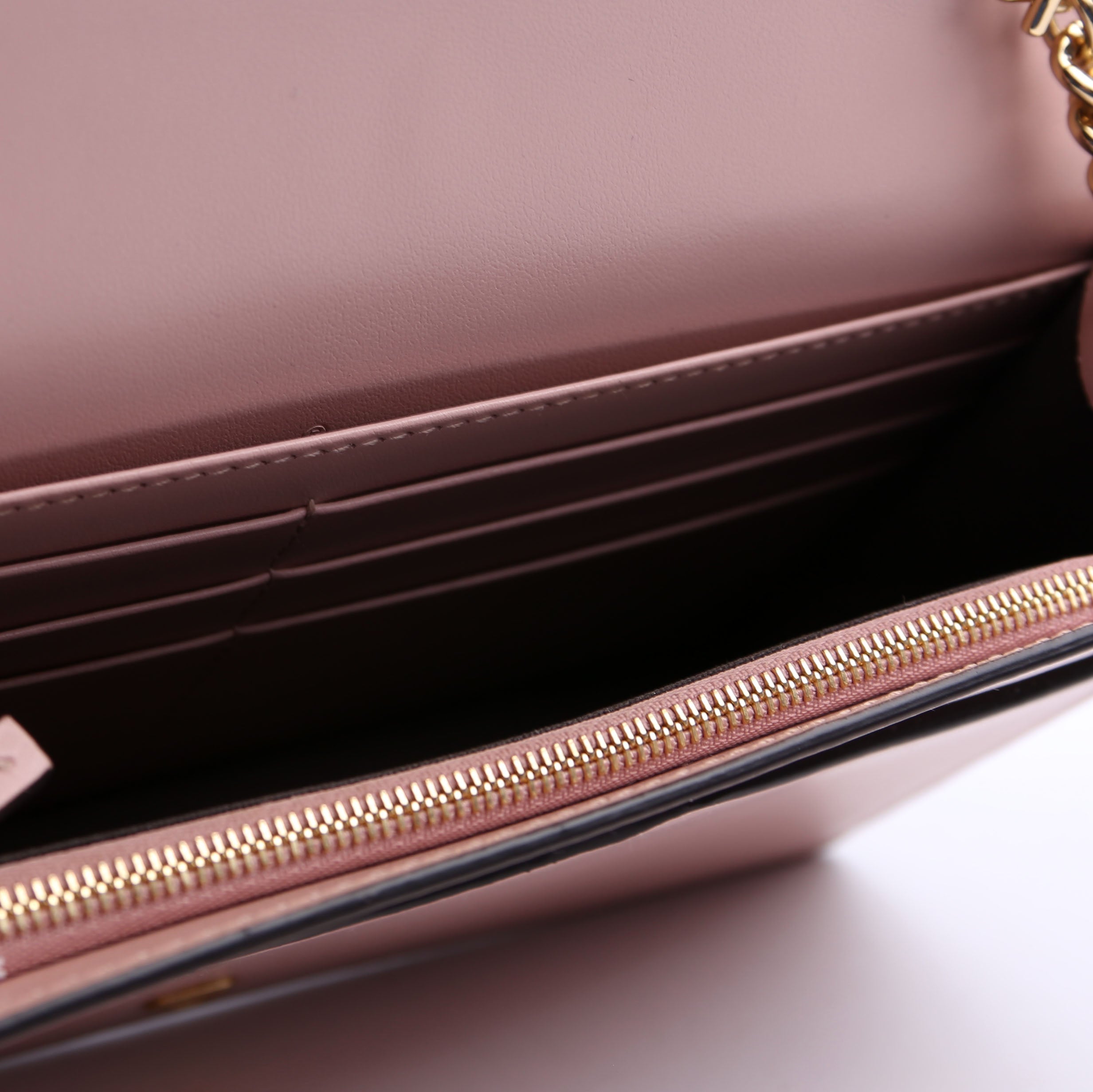 Gucci 723787 GG Matelasse Chain Wallet Pink