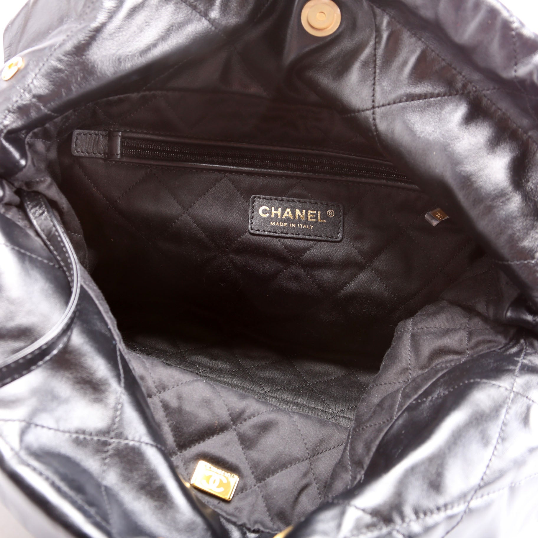 Chanel 22 Quilted Medium Hobo Black