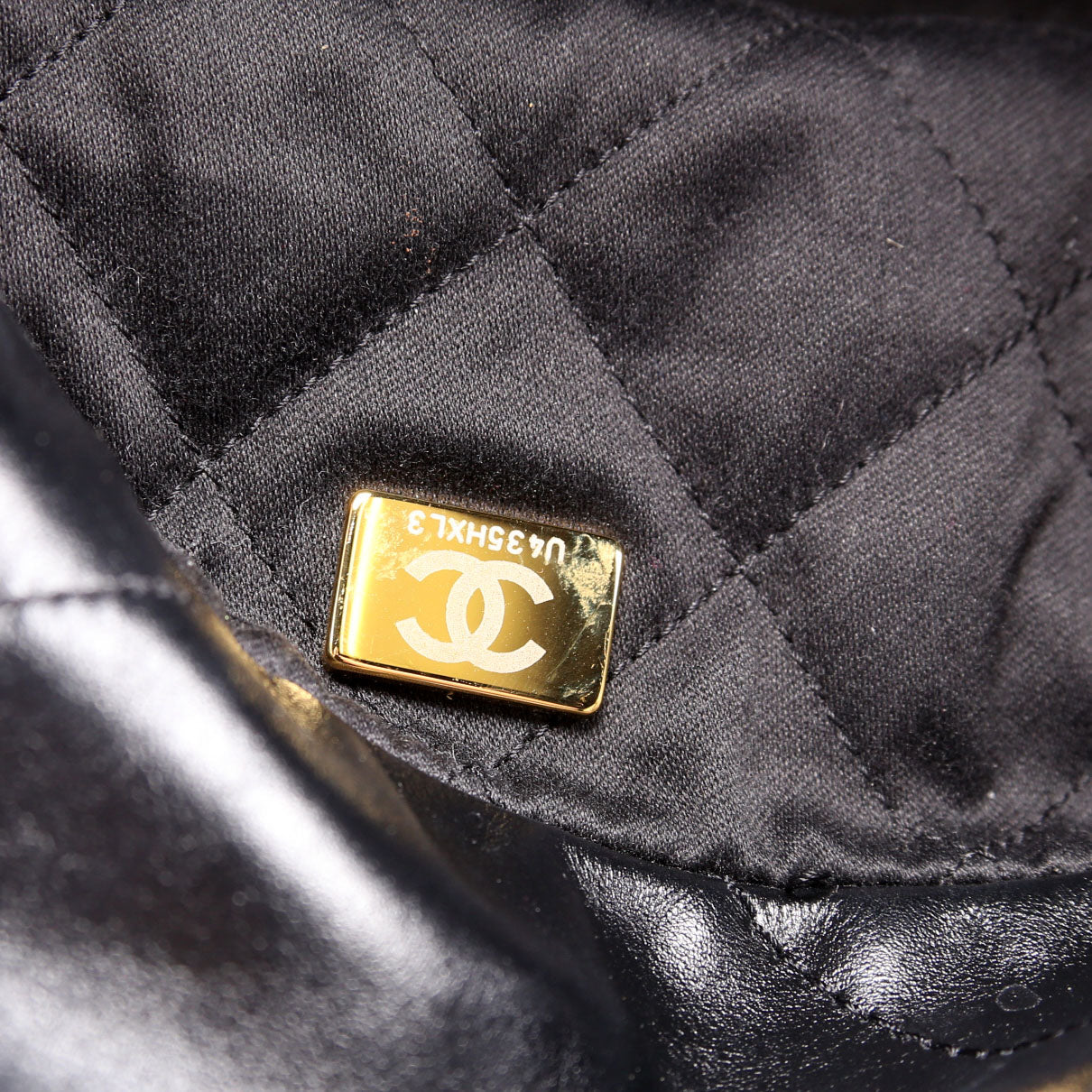 Chanel 22 Quilted Medium Hobo Black