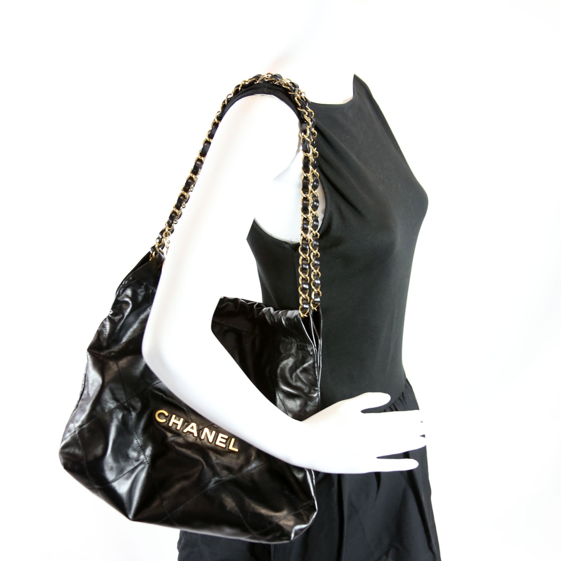 Chanel 22 Quilted Medium Hobo Black