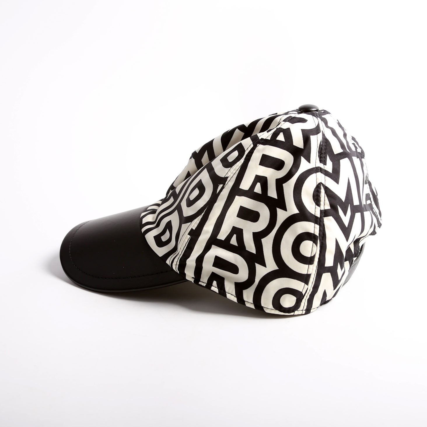 Fendi FXQ768 X Marc Jacob Logo Canvas/Leather Hat Size 59 Black/White
