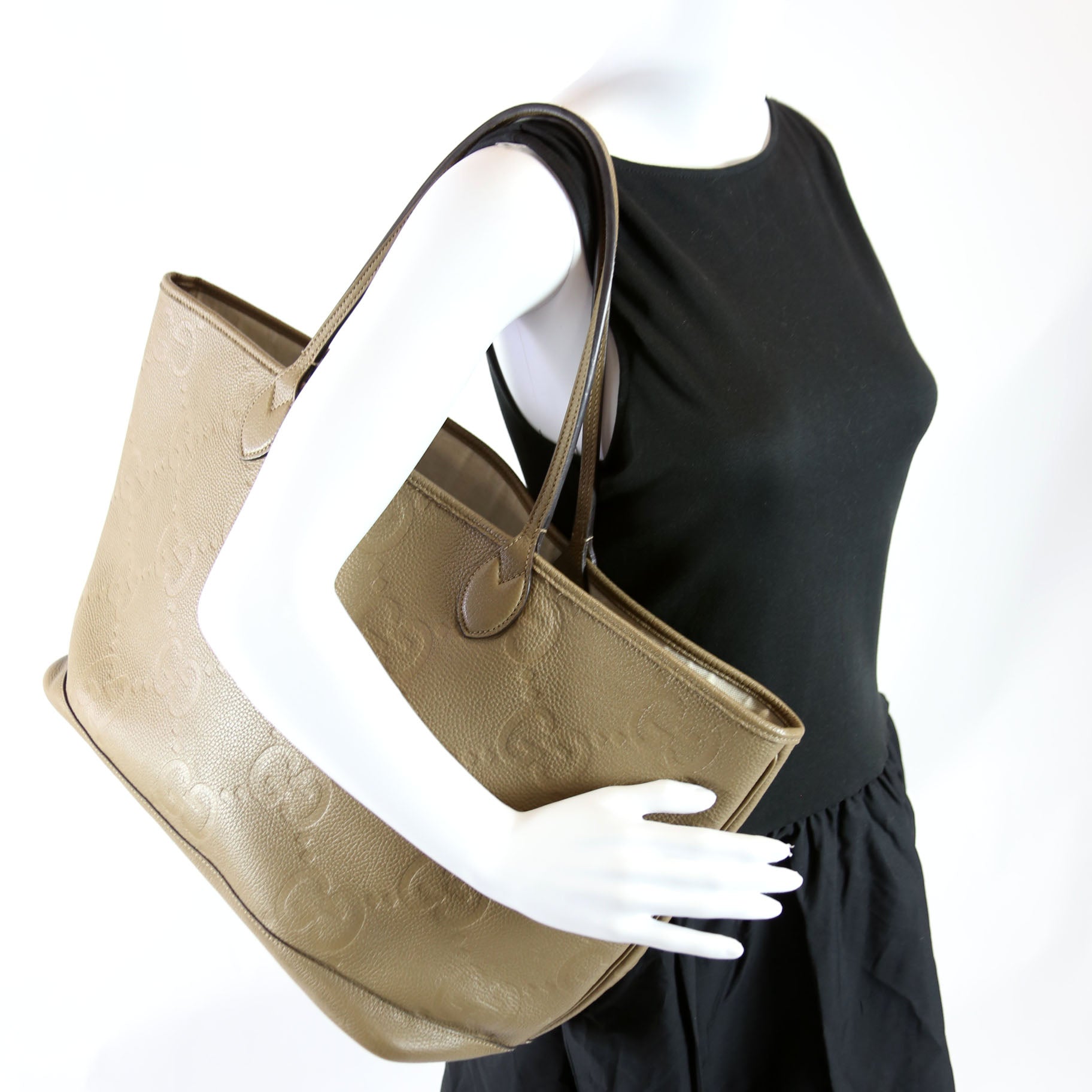 726755 GG Embossed Tote W/Pouch Large